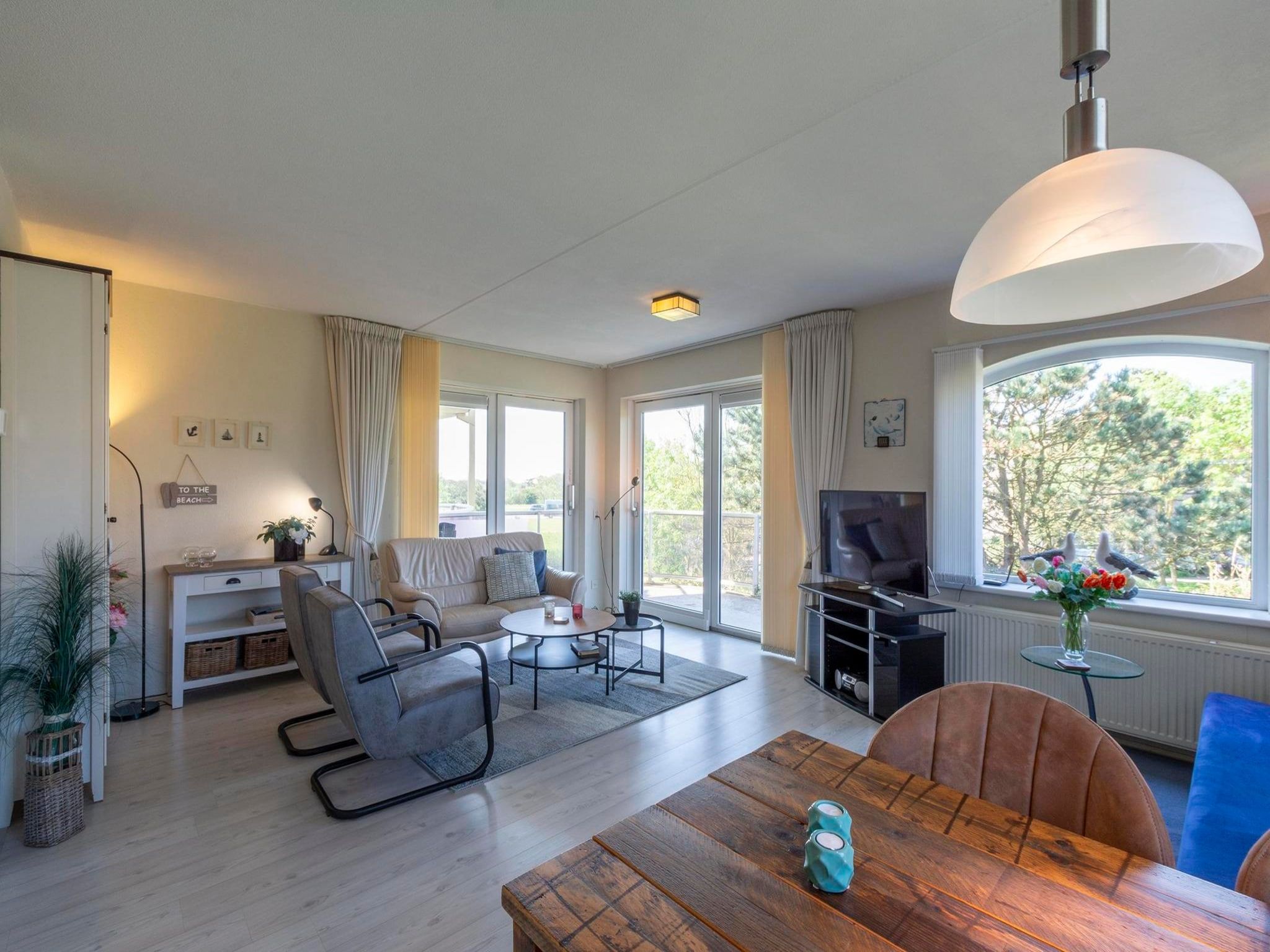 De woonkamer van Résidence Juliana 34 in Julianadorp aan Zee