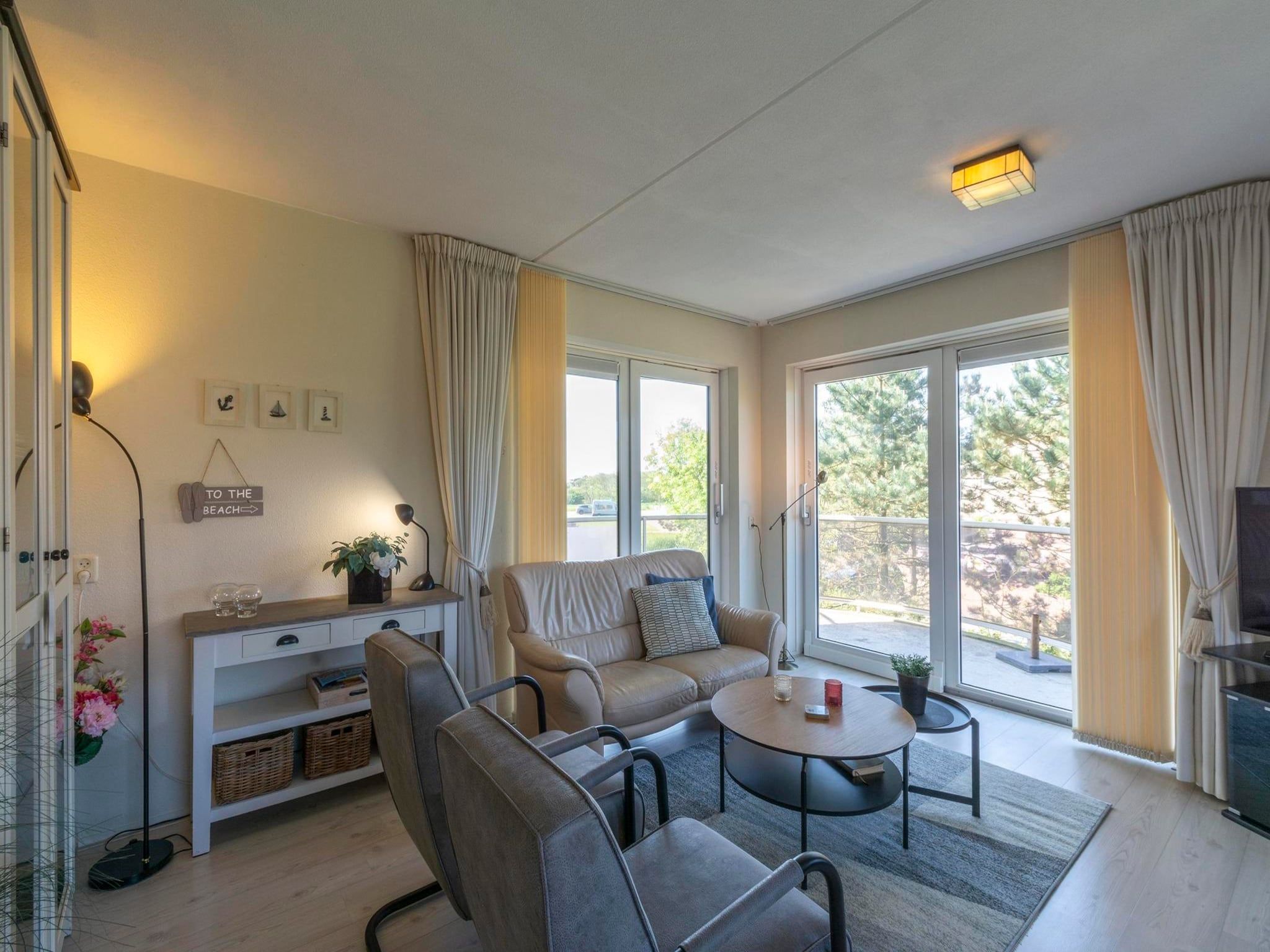 De woonkamer van Résidence Juliana 34 in Julianadorp aan Zee
