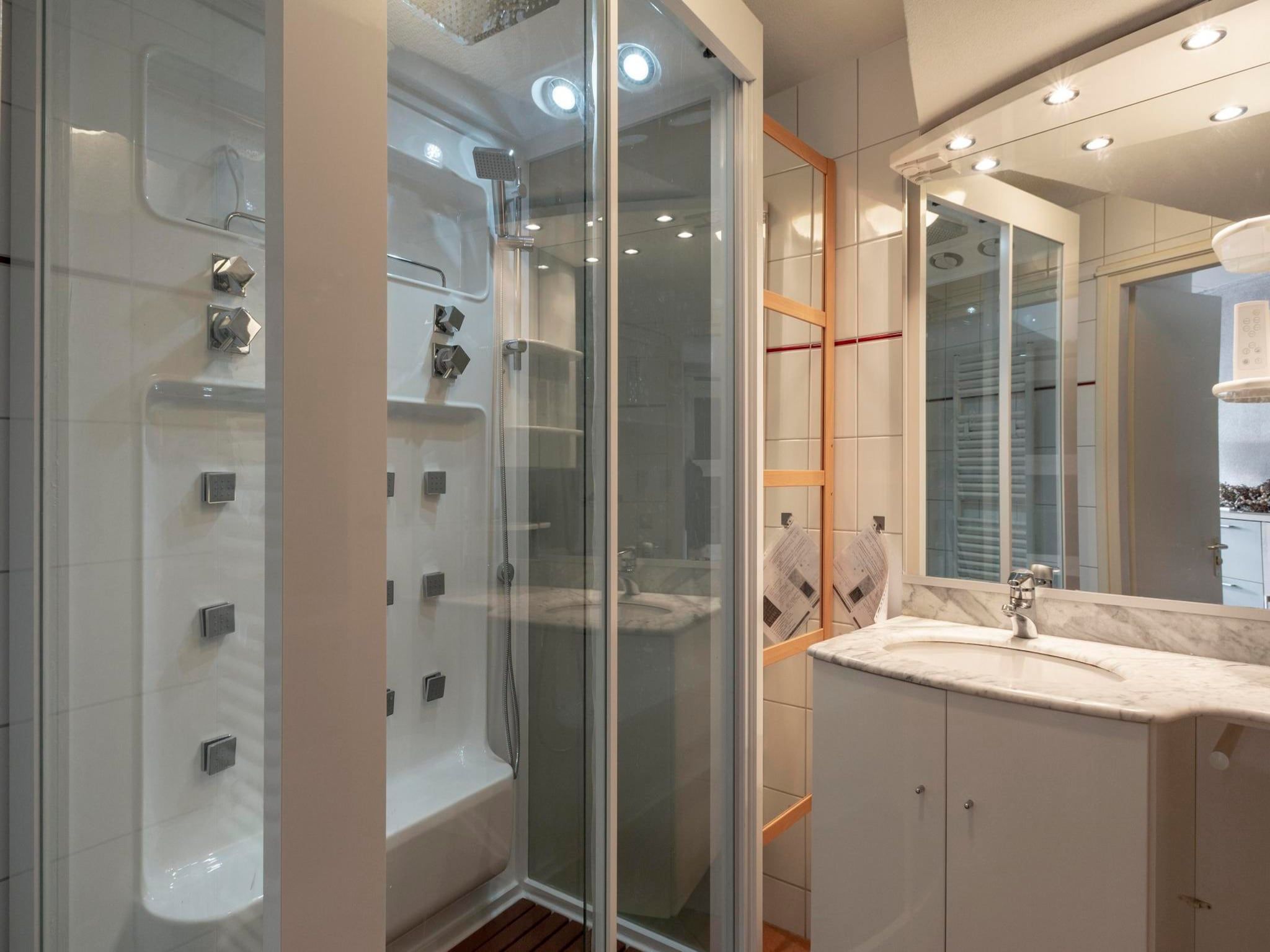 De badkamer van Wijde Blick 307 in Callantsoog
