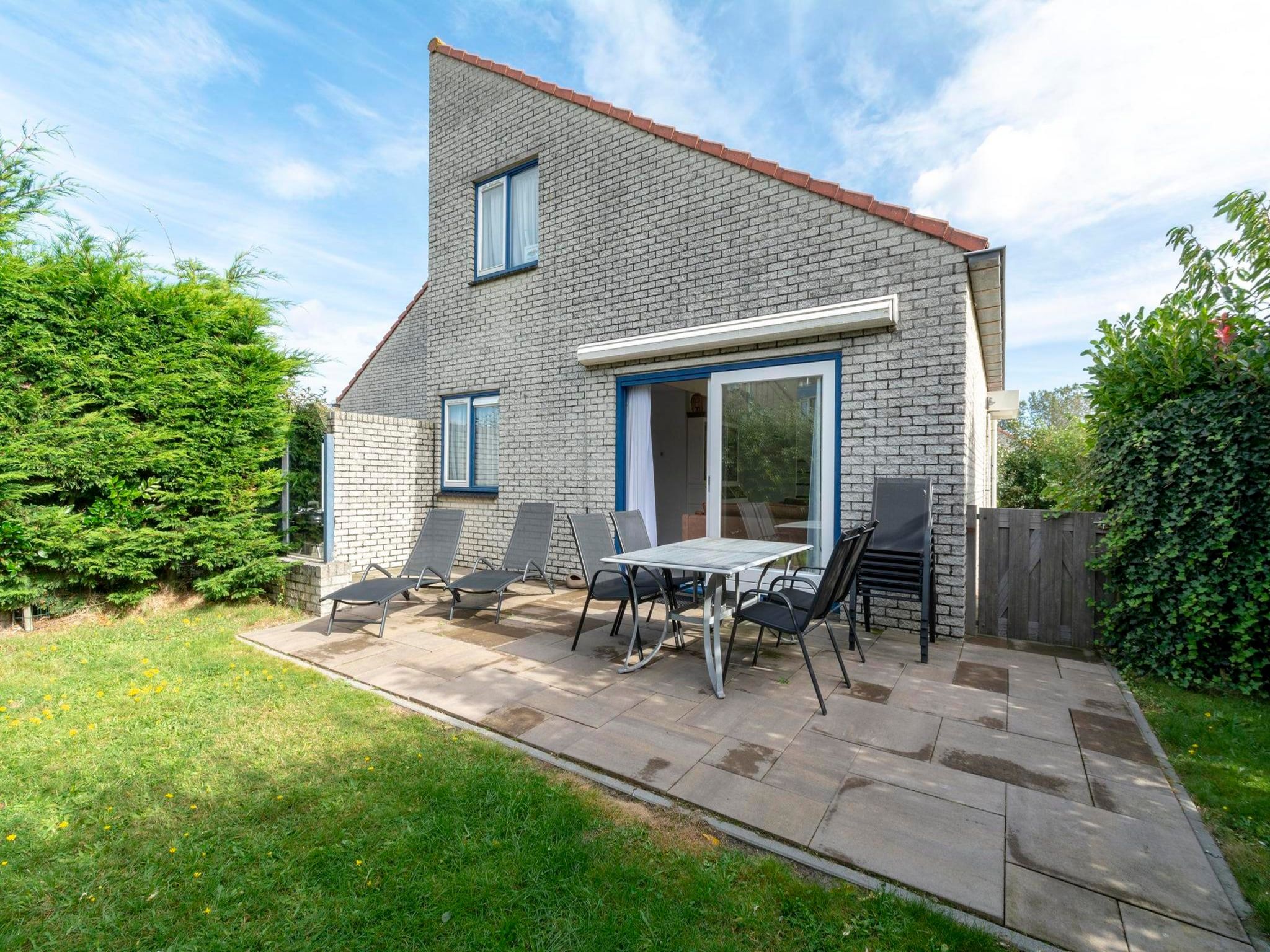 Het terras van Ooghduyne 187 in Julianadorp aan Zee