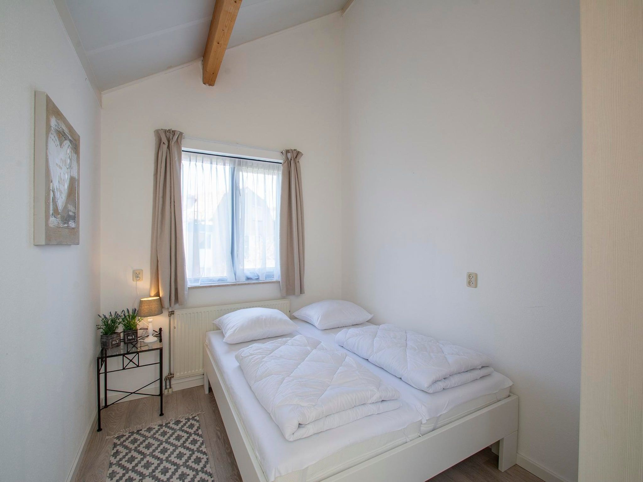 Een slaapkamer van Ooghduyne 187 in Julianadorp aan Zee