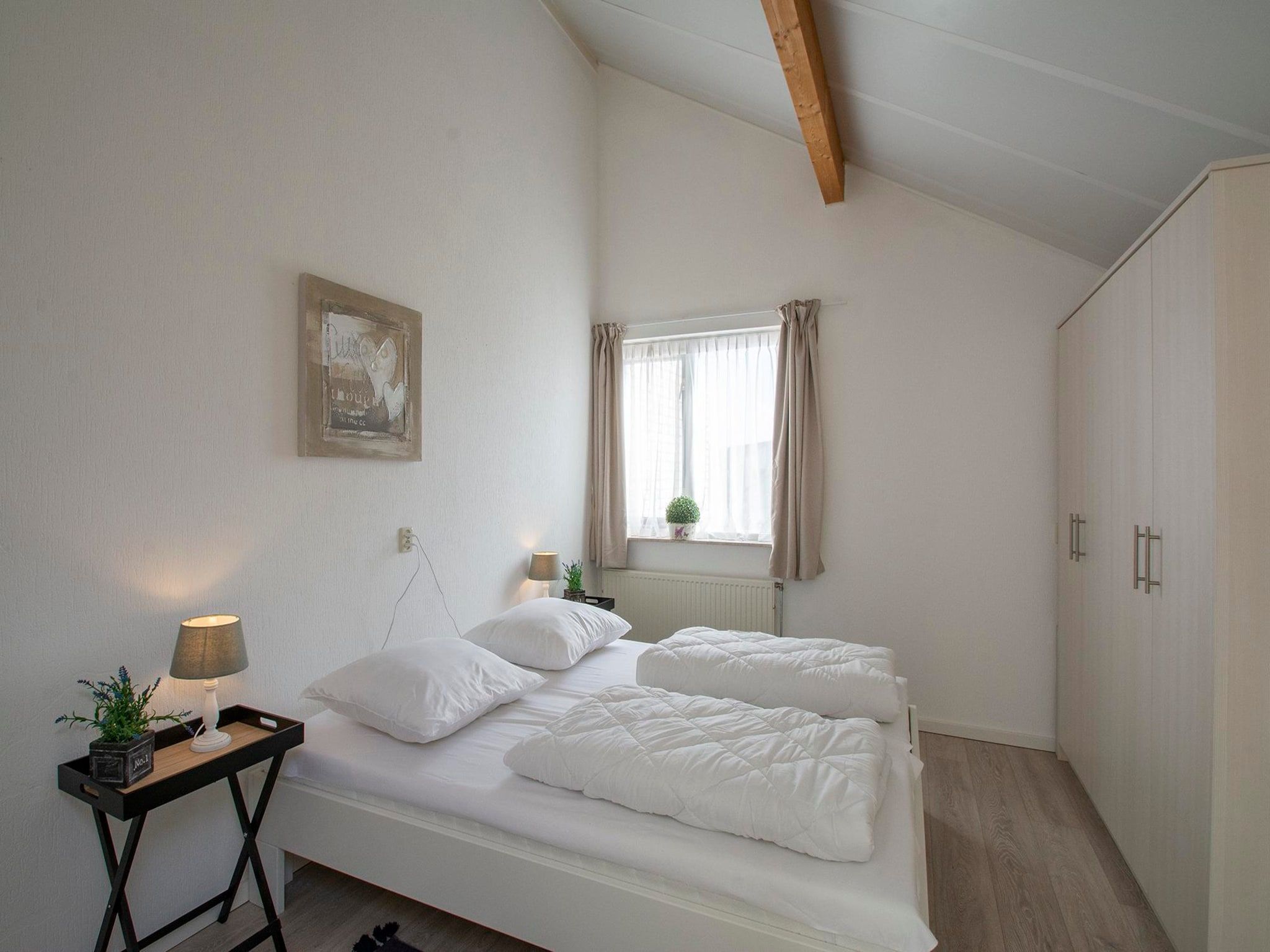 Een slaapkamer van Ooghduyne 187 in Julianadorp aan Zee