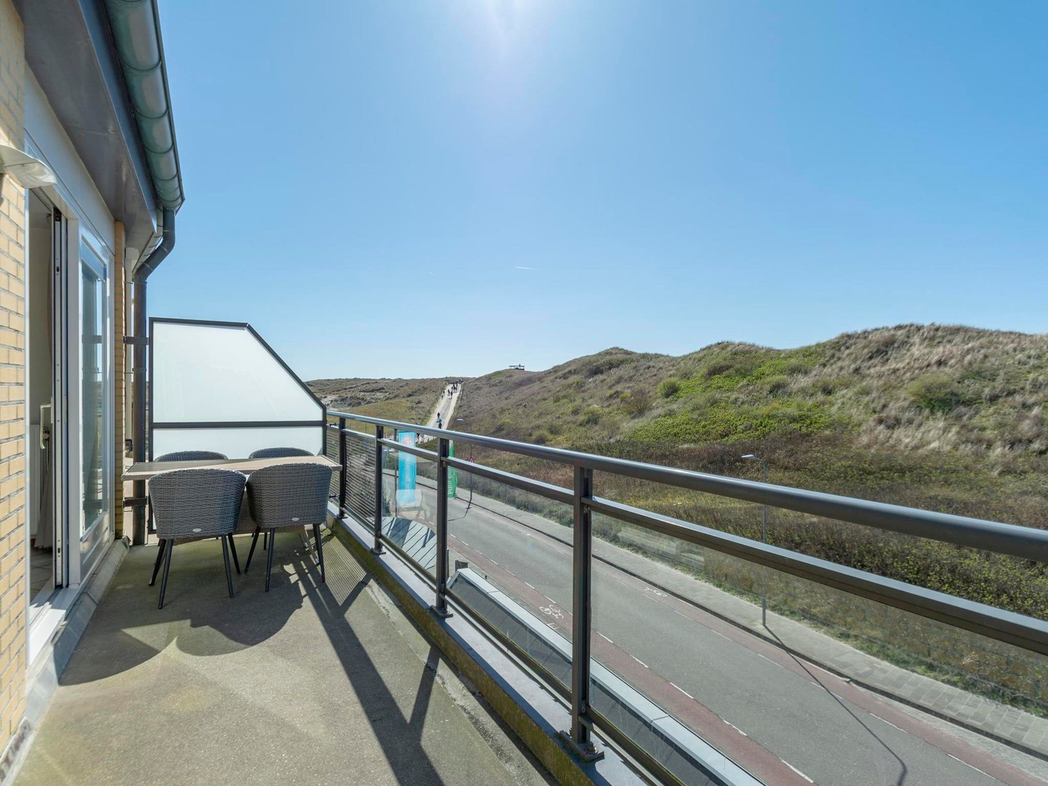 Het terras van Wijde Blick 309 in Callantsoog
