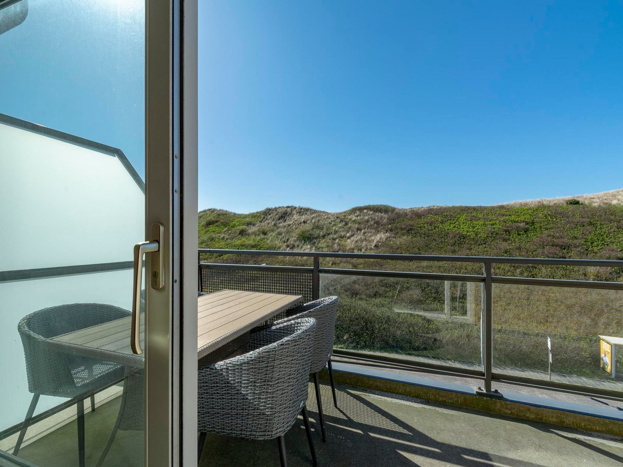 Het terras van Wijde Blick 309 in Callantsoog