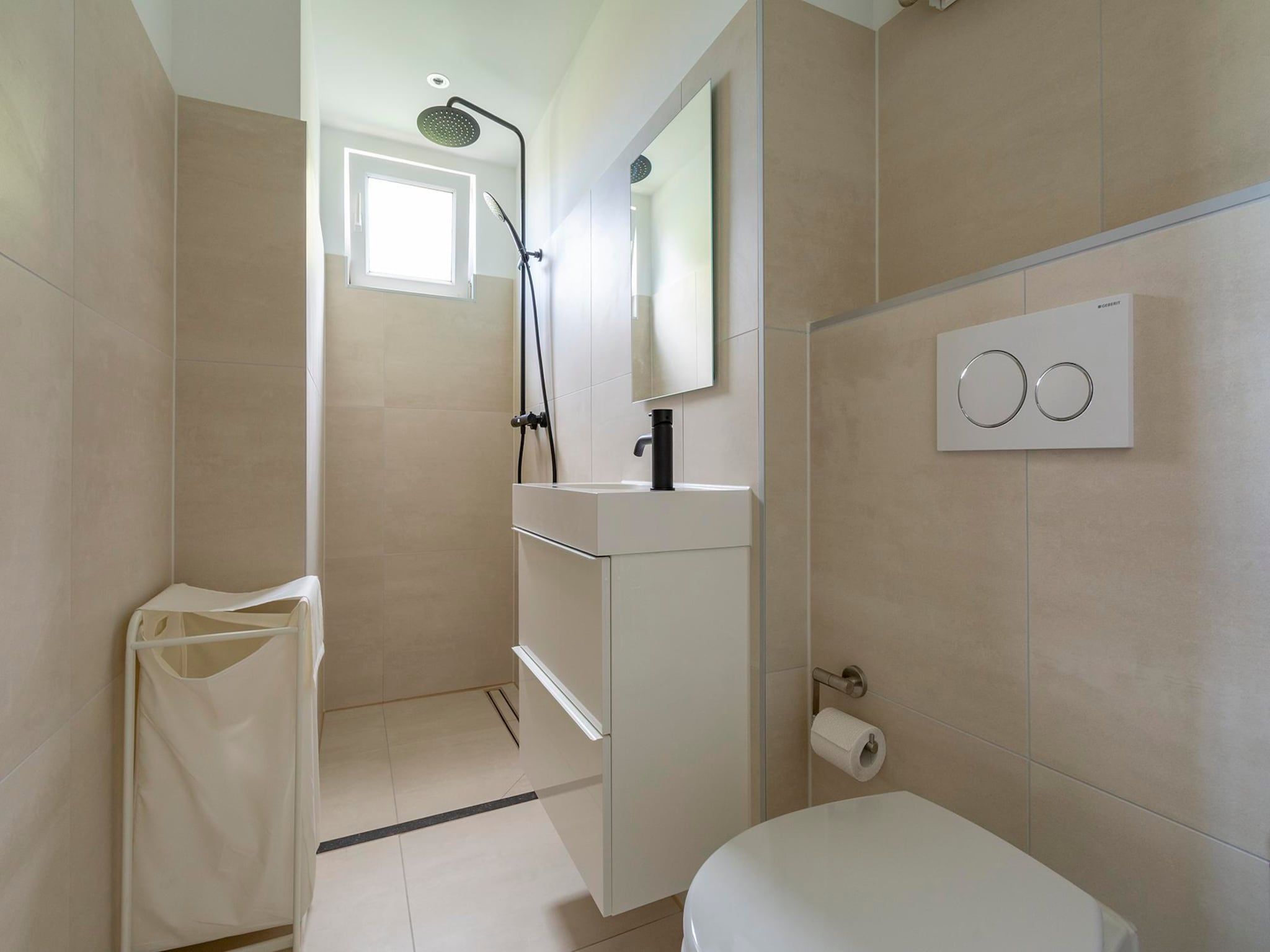 De badkamer van Previnaireweg 34 in Callantsoog