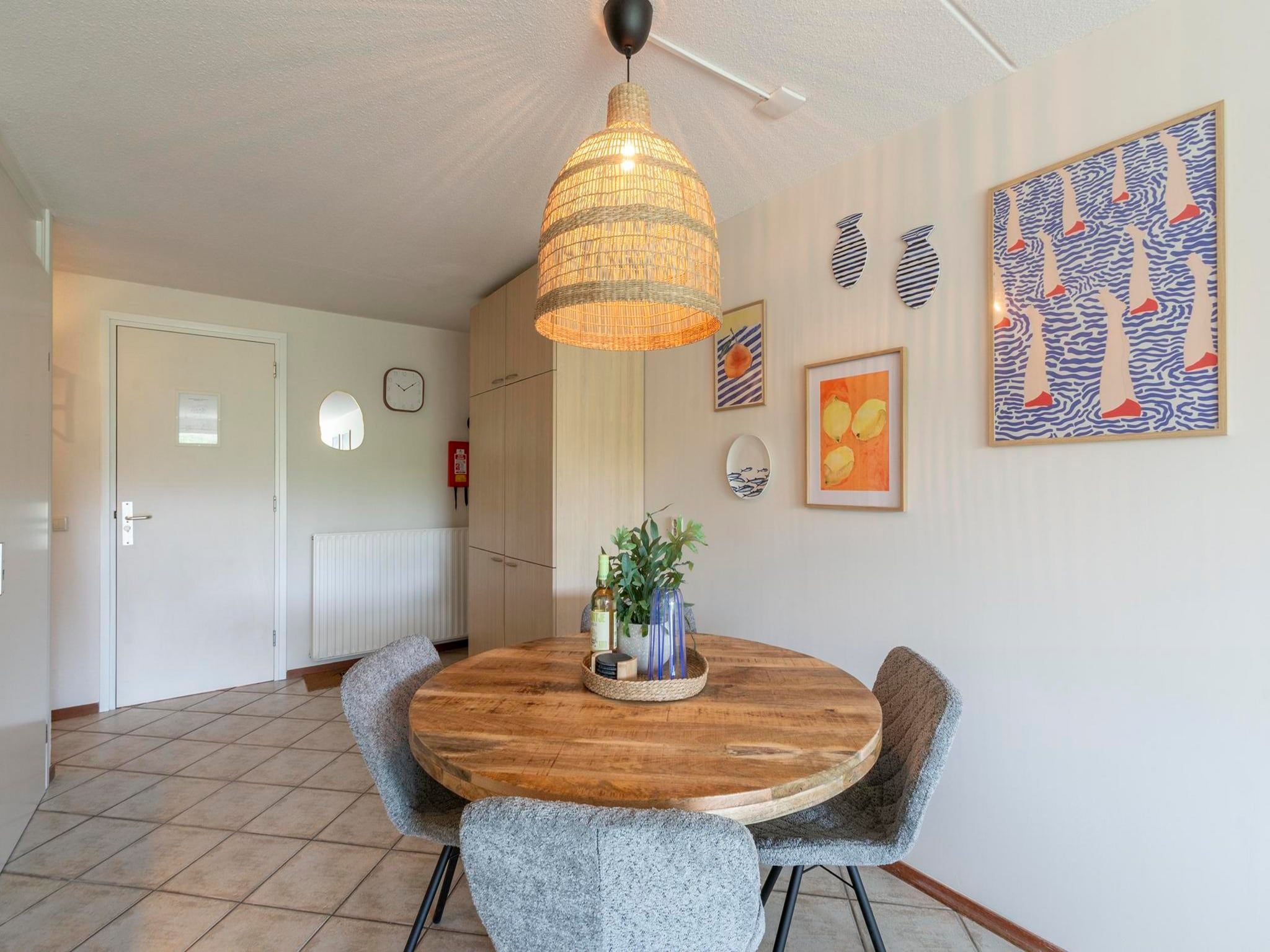 De eetkamer van Wijde Blick 310 in Callantsoog