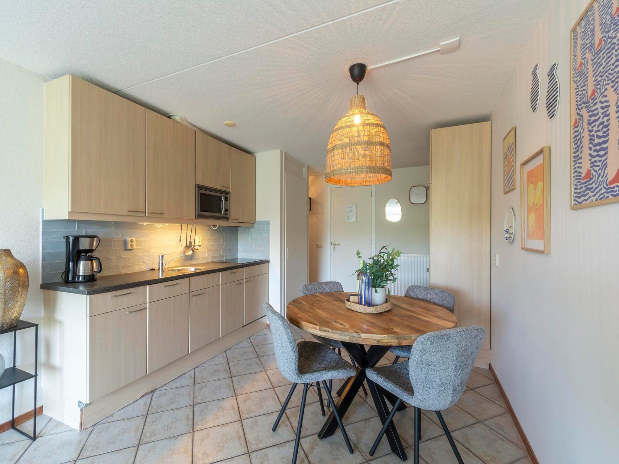 De eetkamer van Wijde Blick 310 in Callantsoog
