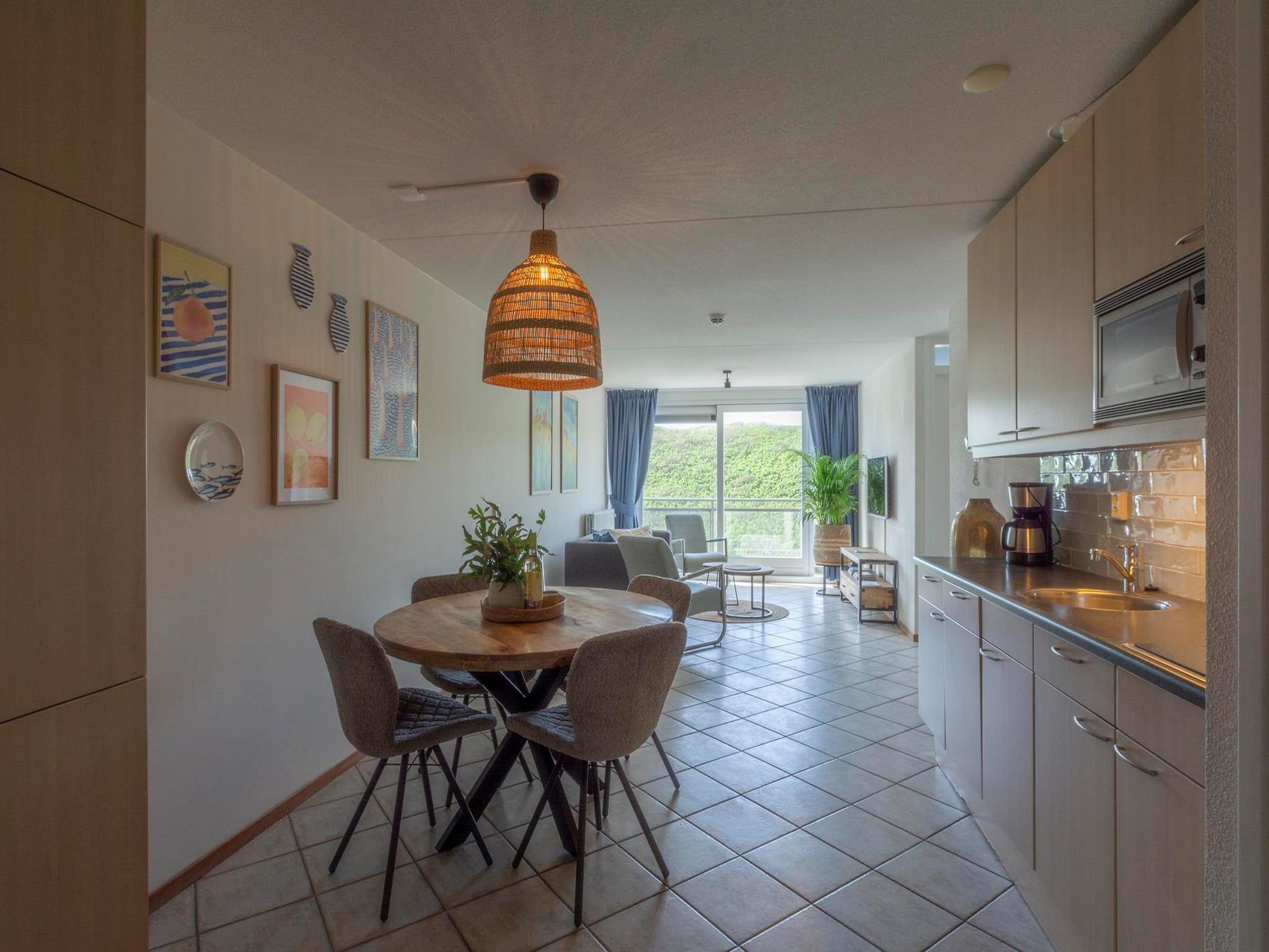 De eetkamer van Wijde Blick 310 in Callantsoog