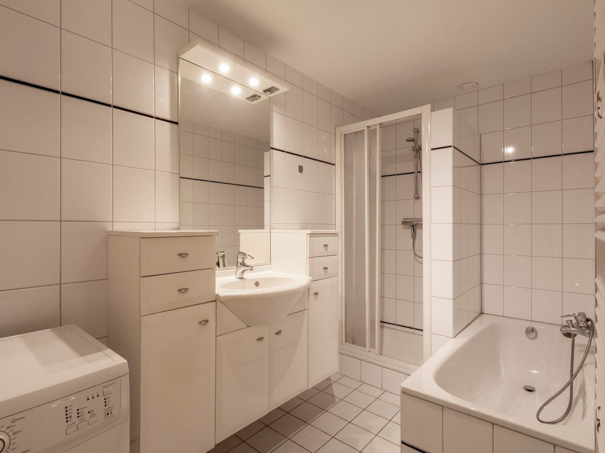 De badkamer van Wijde Blick 310 in Callantsoog