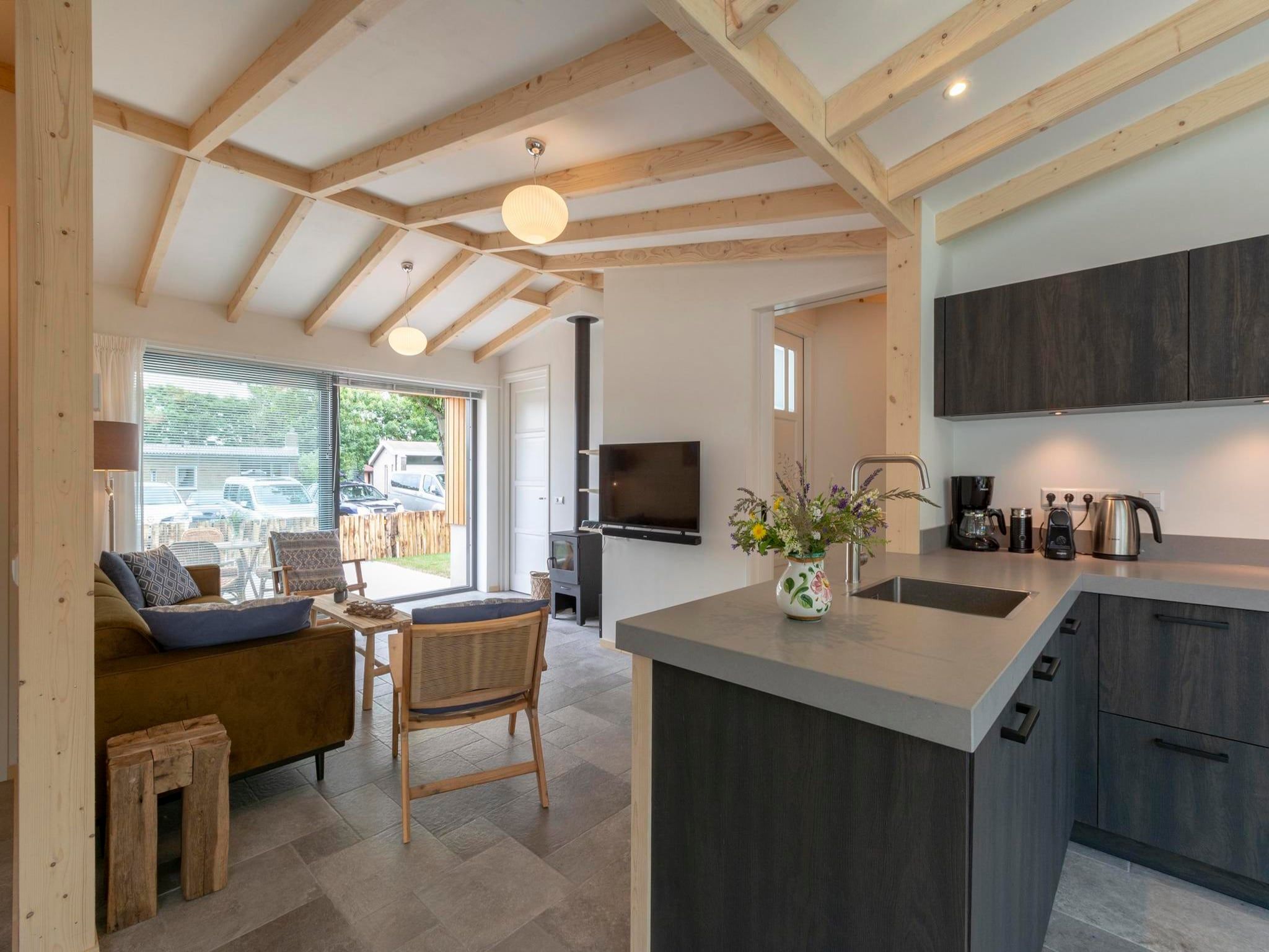 De woonkamer van Previnaireweg 5 in Callantsoog