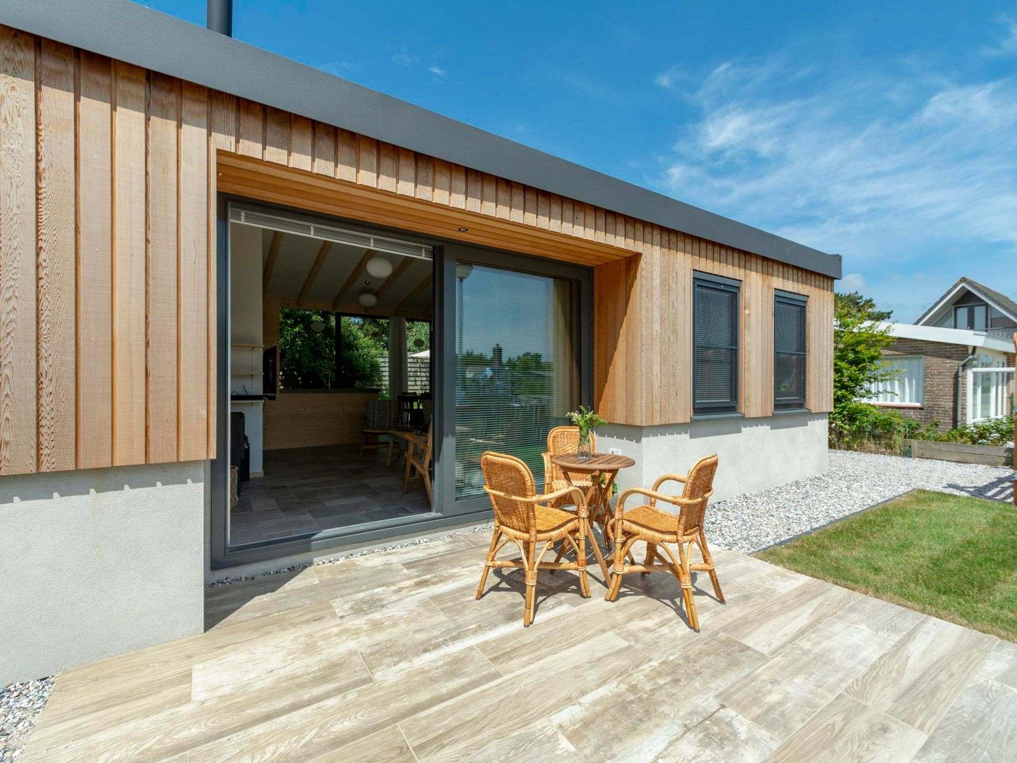 Het terras van Previnaireweg 5 in Callantsoog