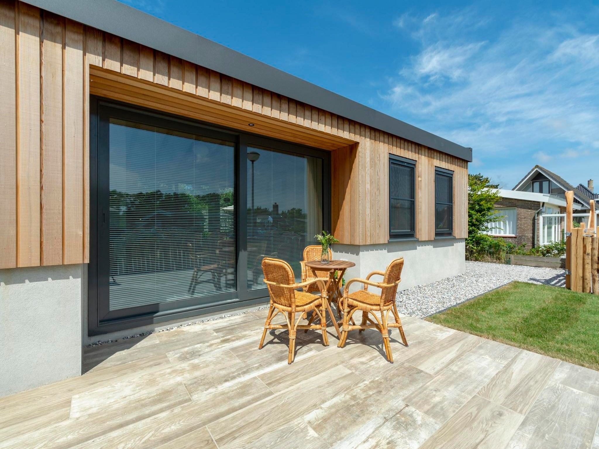 Het terras van Previnaireweg 5 in Callantsoog