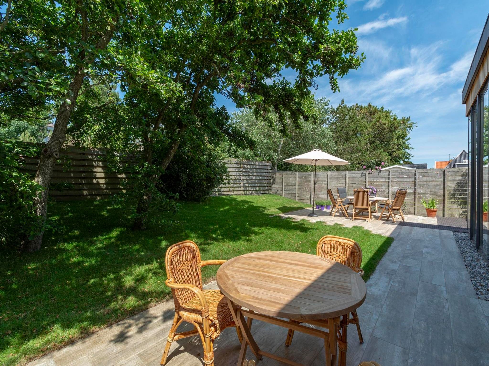 De tuin van Previnaireweg 5 in Callantsoog