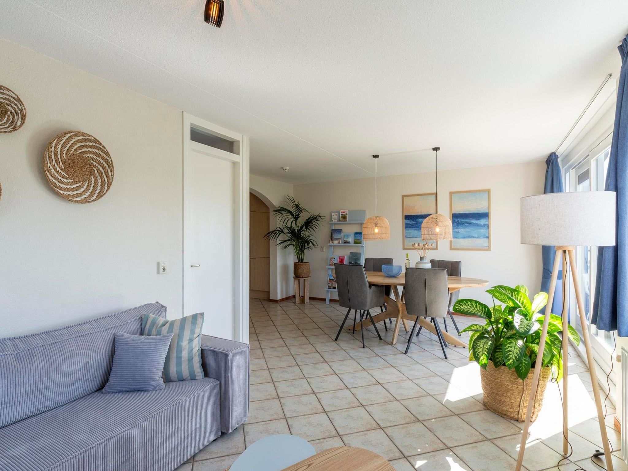 De woonkamer van Wijde Blick 311 in Callantsoog