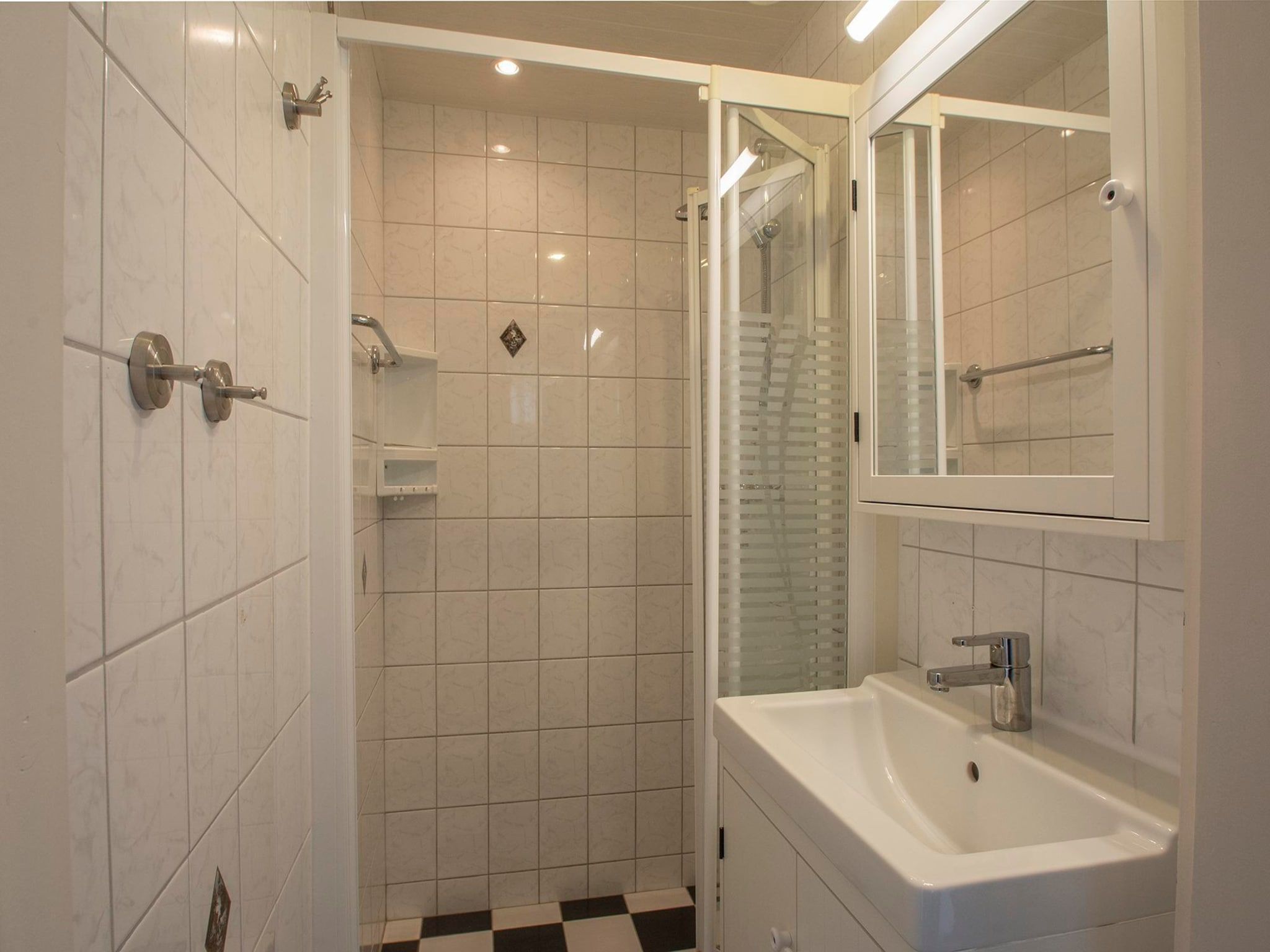 De badkamer van Wildrijk 152 in Sint Maartenszee