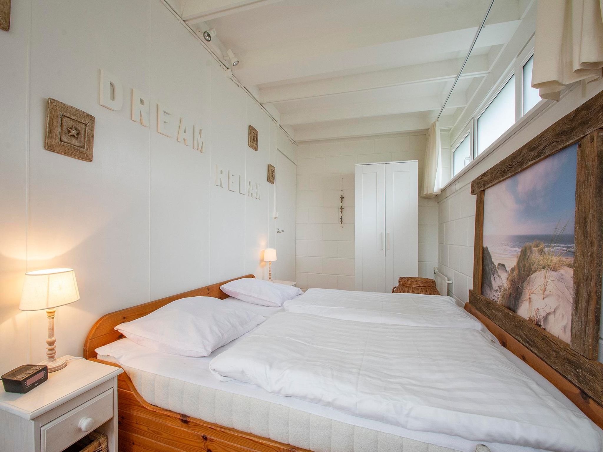Een slaapkamer van Wildrijk 152 in Sint Maartenszee