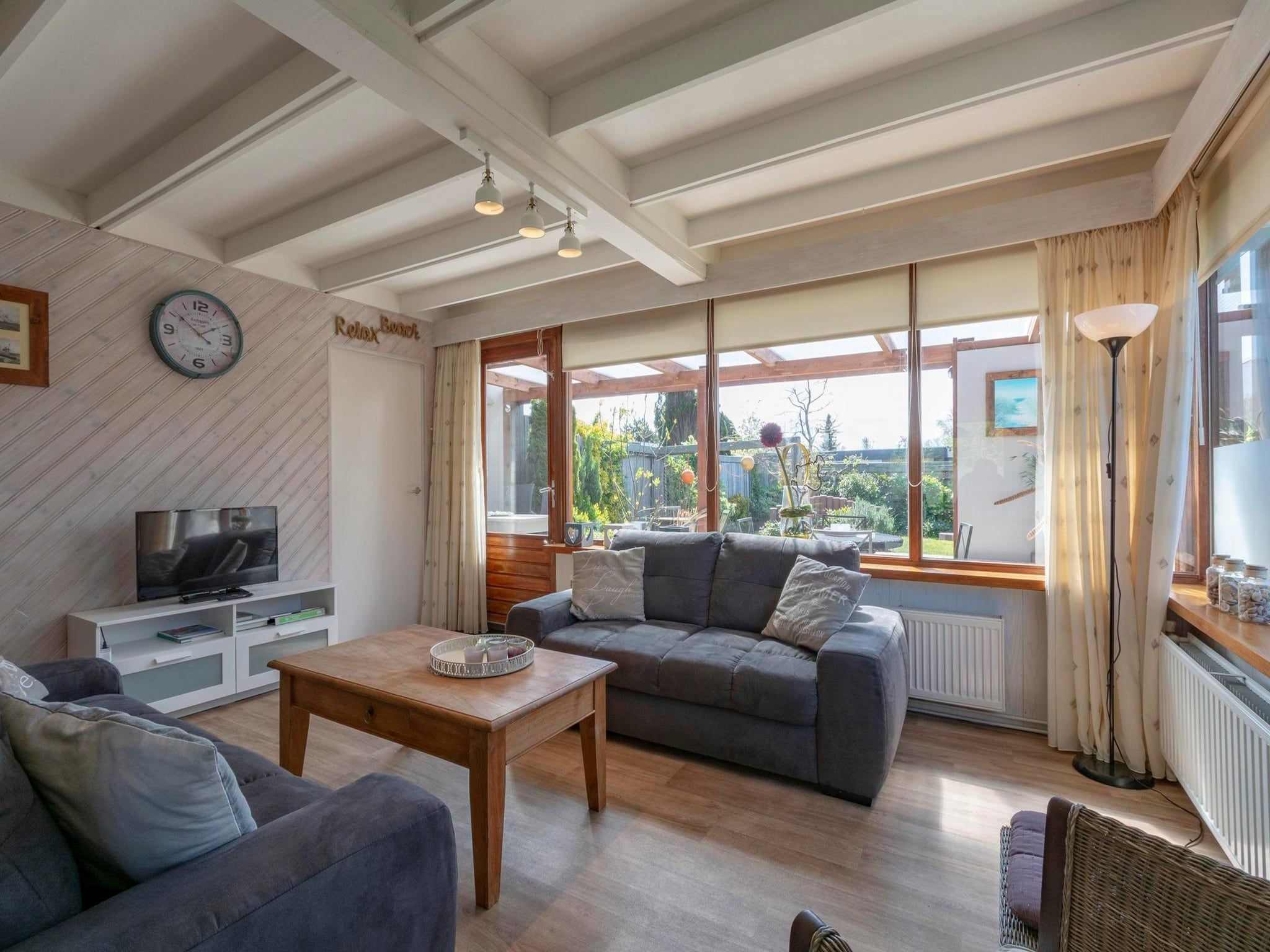 De woonkamer van Wildrijk 152 in Sint Maartenszee