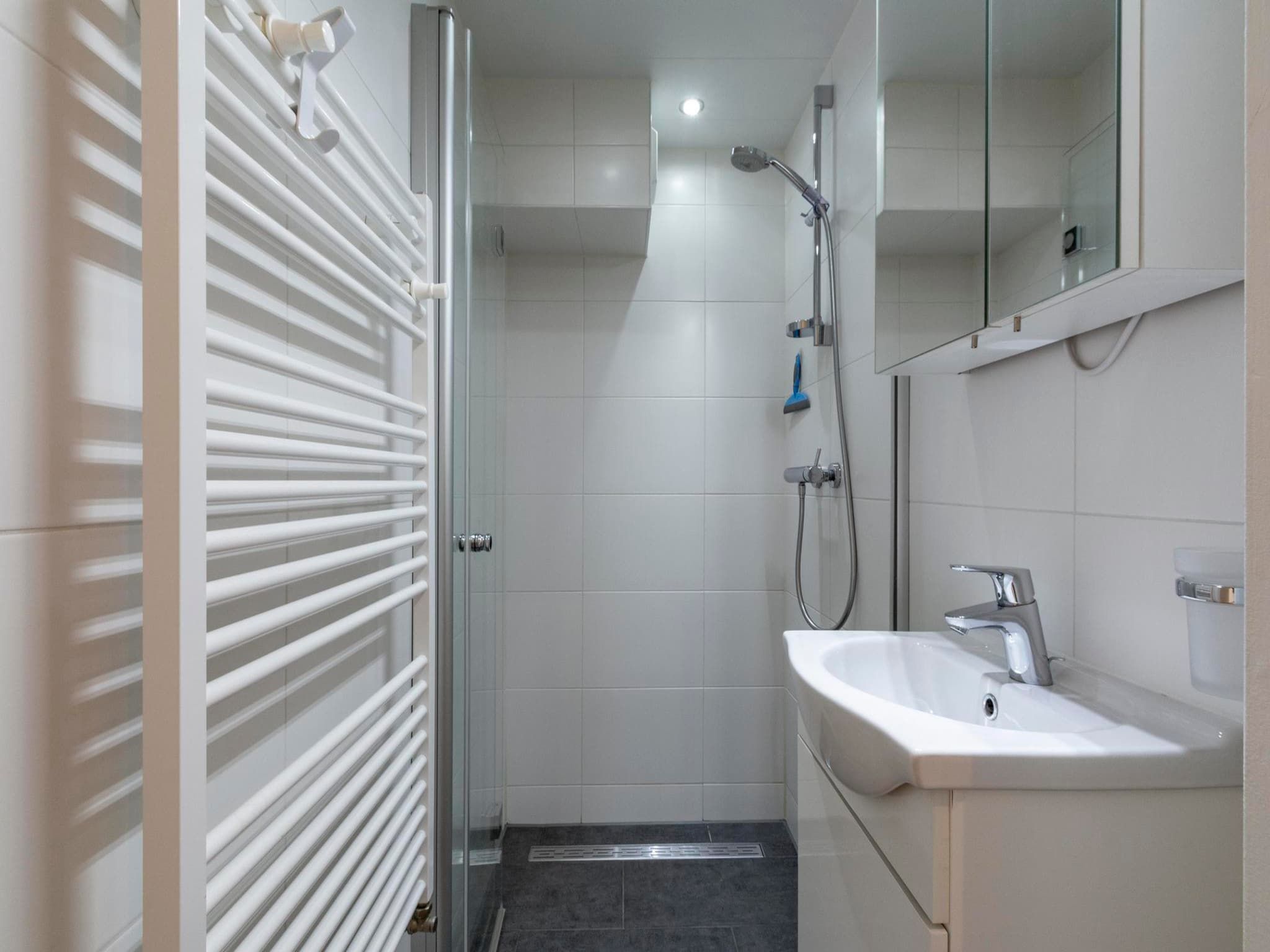 De badkamer van Wildrijk 83 in Sint Maartenszee