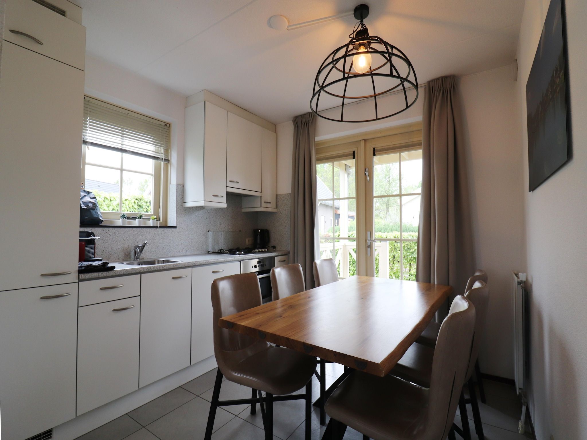 De keuken van Villapark Zuytland Buiten 24 in Simonshaven