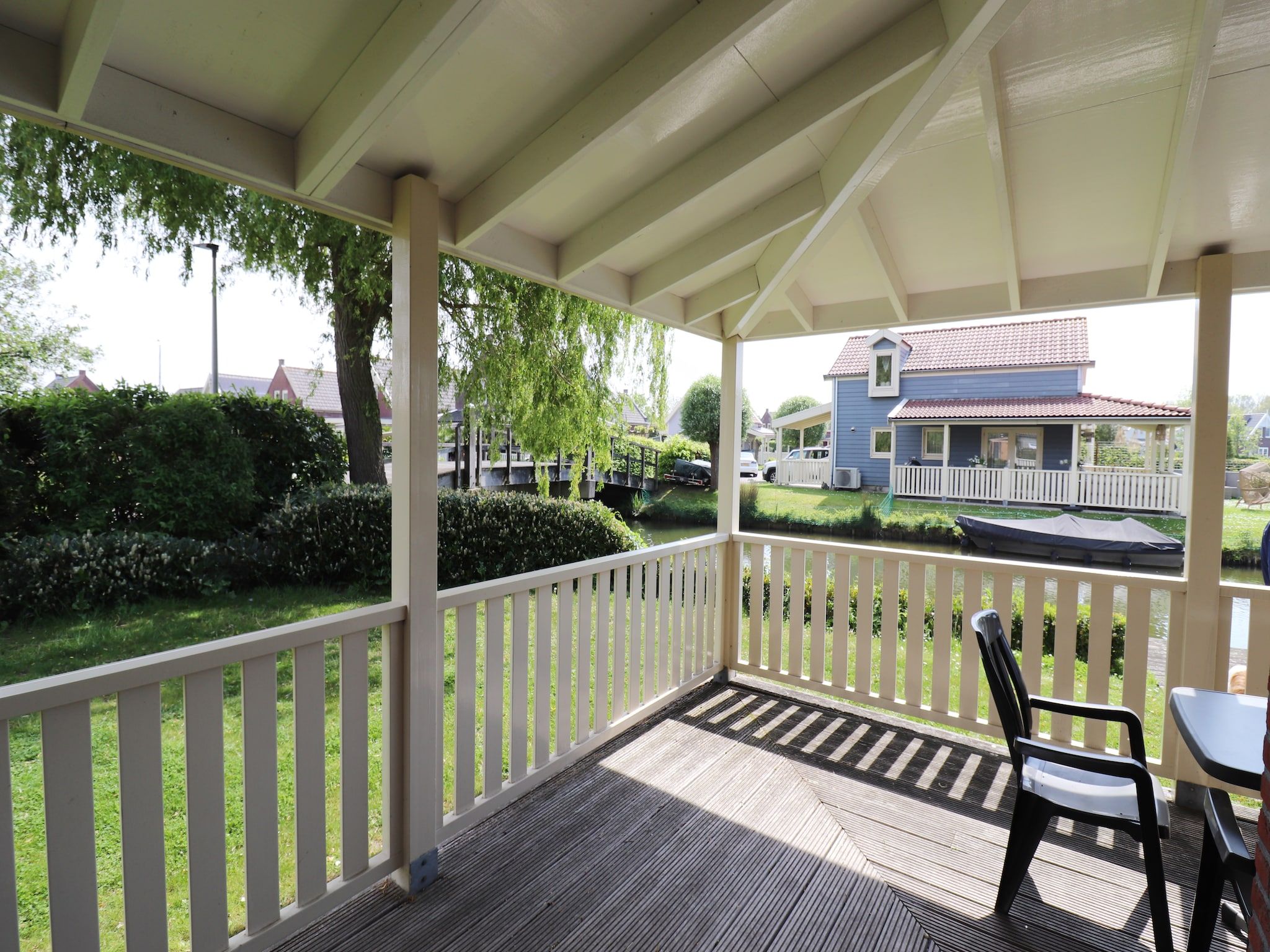 Het terras van Luxe 032 in Simonshaven