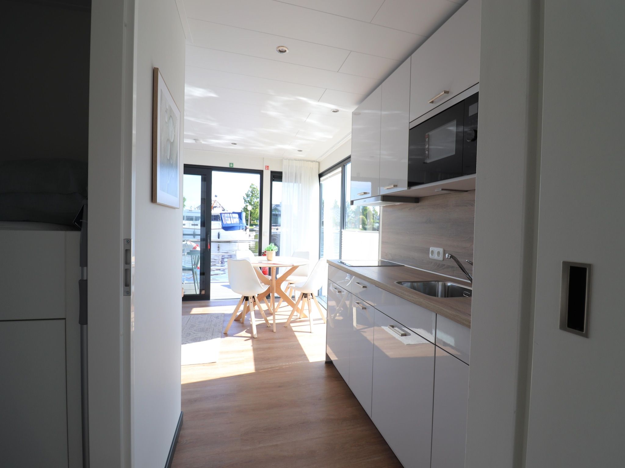 Houseboat Refugio in Lemmer - Foto 11 van 30