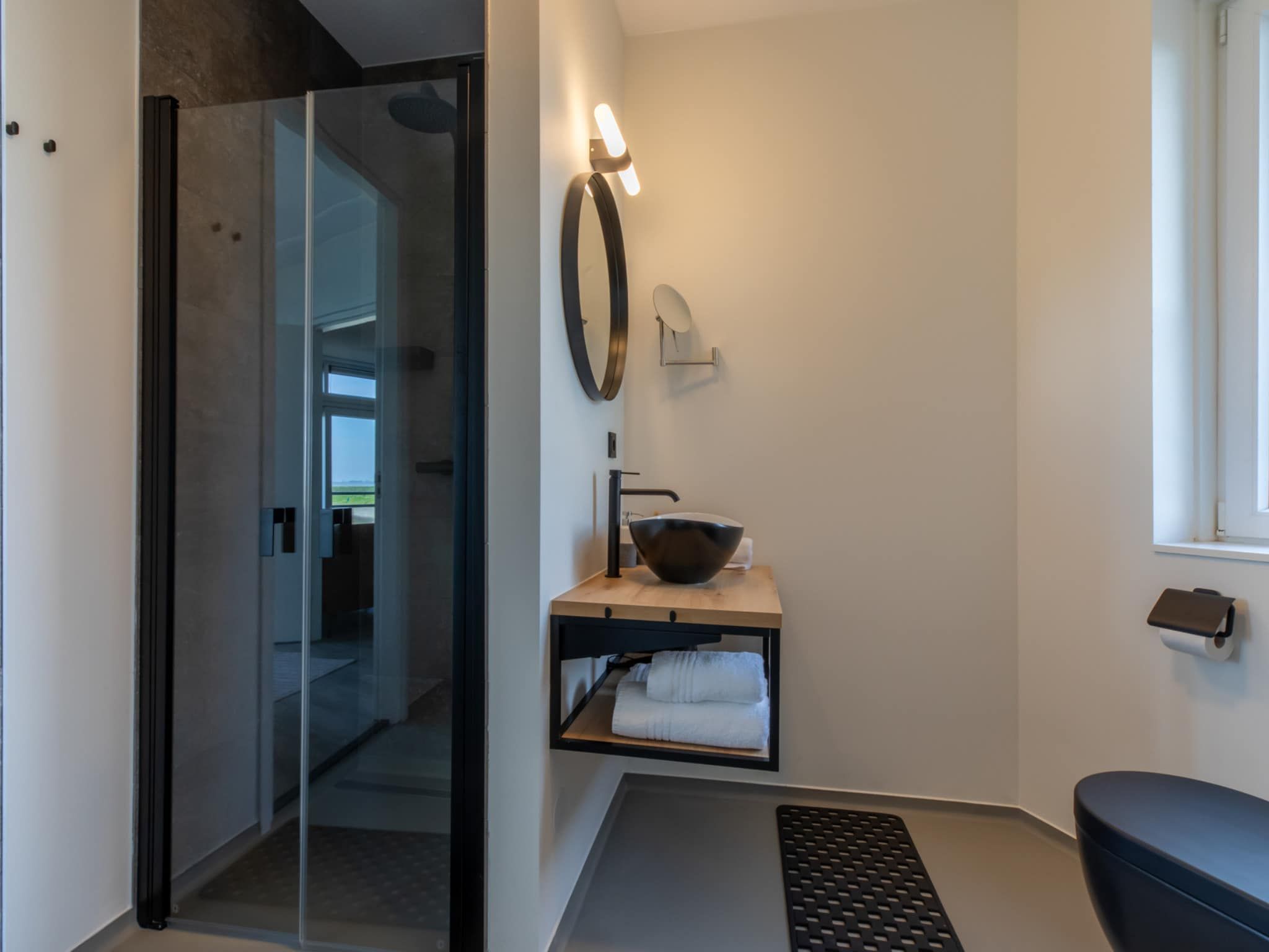 De badkamer van Luxe appartement Vista Maris - Havenweg 8-36 'Oester Oase' in Sint-Annaland