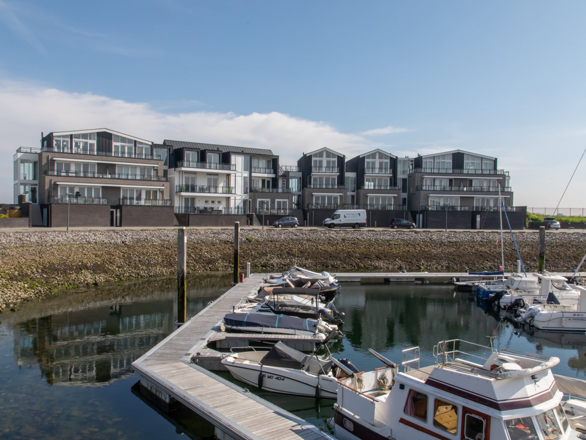 De buitenkant van Luxe appartement Vista Maris - Havenweg 8-36 'Oester Oase' in Sint-Annaland