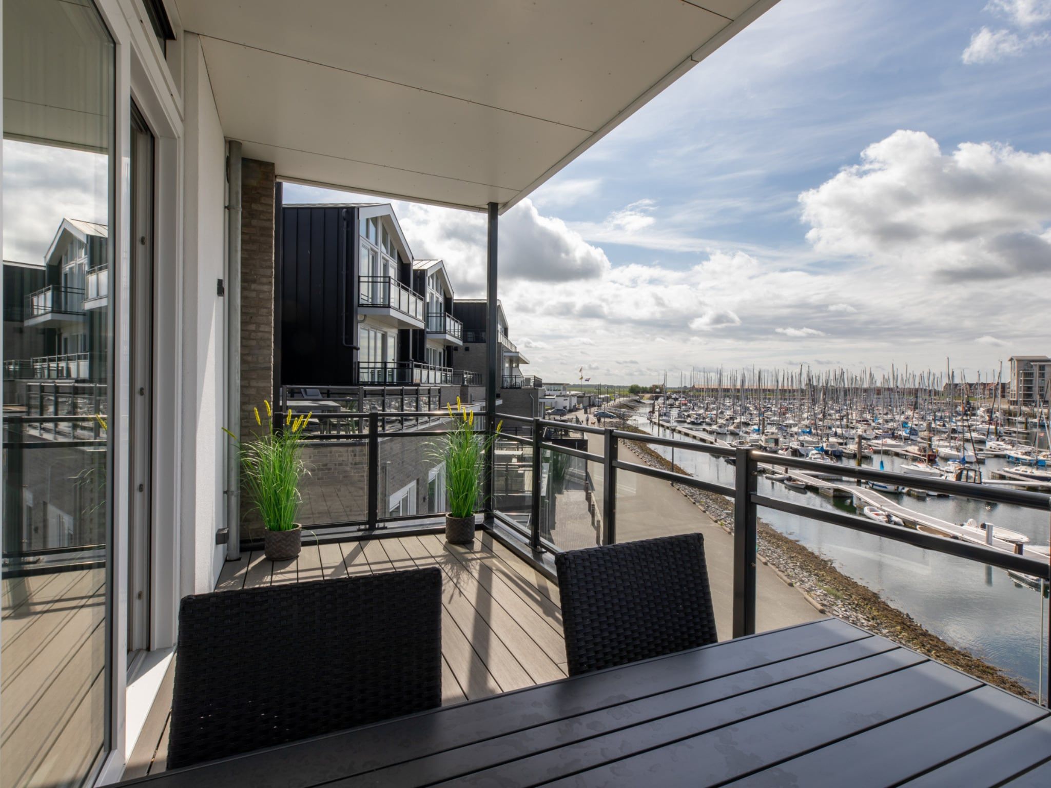 Het terras van Luxe appartement Vista Maris - Havenweg 8-38  Sint-Annaland in Sint-Annaland