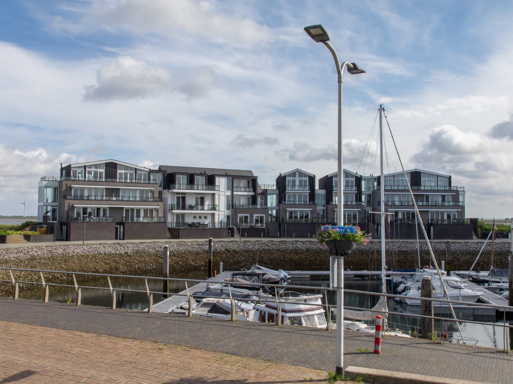 De buitenkant van Luxe appartement Vista Maris - Havenweg 8-38  Sint-Annaland in Sint-Annaland