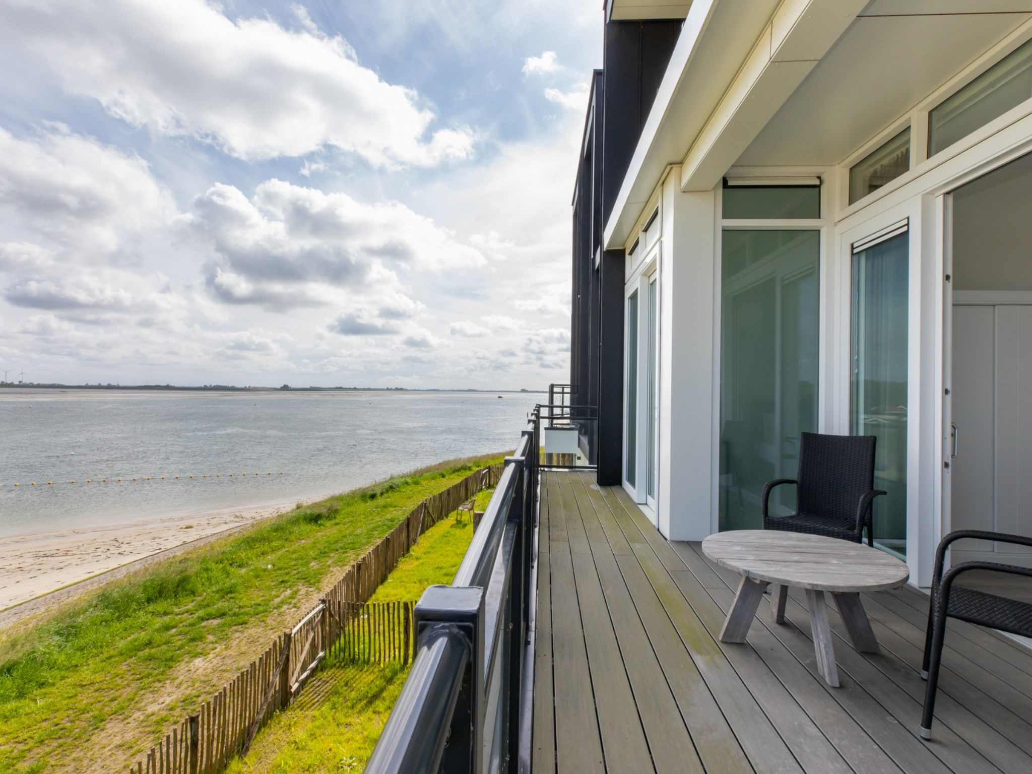 Het terras van Luxe appartement Vista Maris - Havenweg 8-38  Sint-Annaland in Sint-Annaland