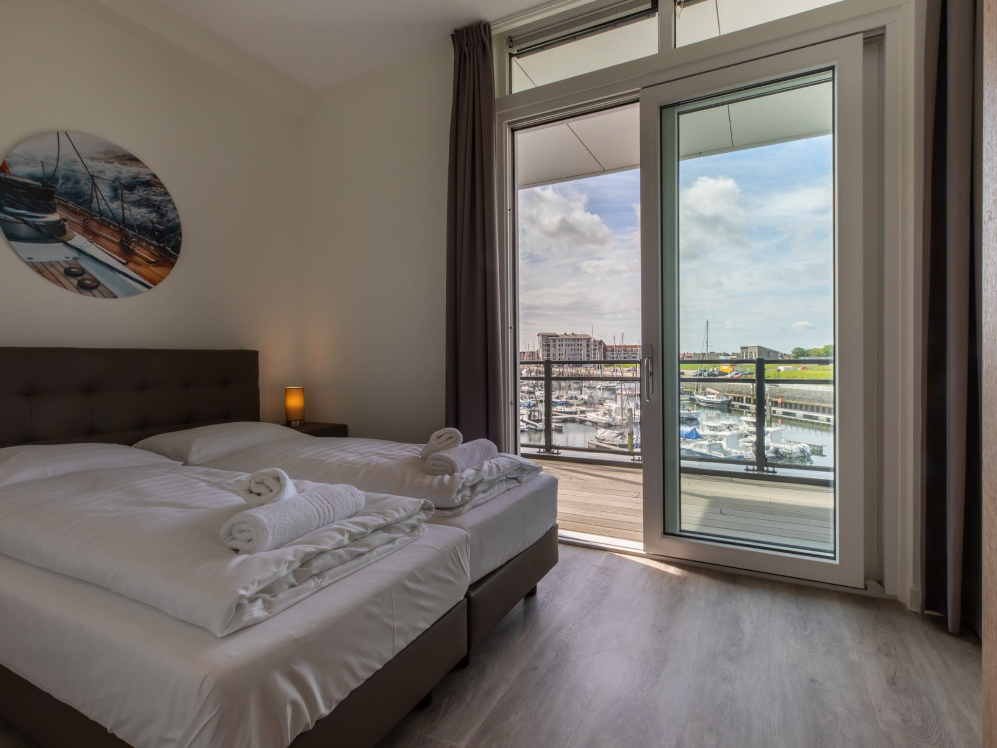 Een slaapkamer van Luxe appartement Vista Maris - Havenweg 8-38  Sint-Annaland in Sint-Annaland