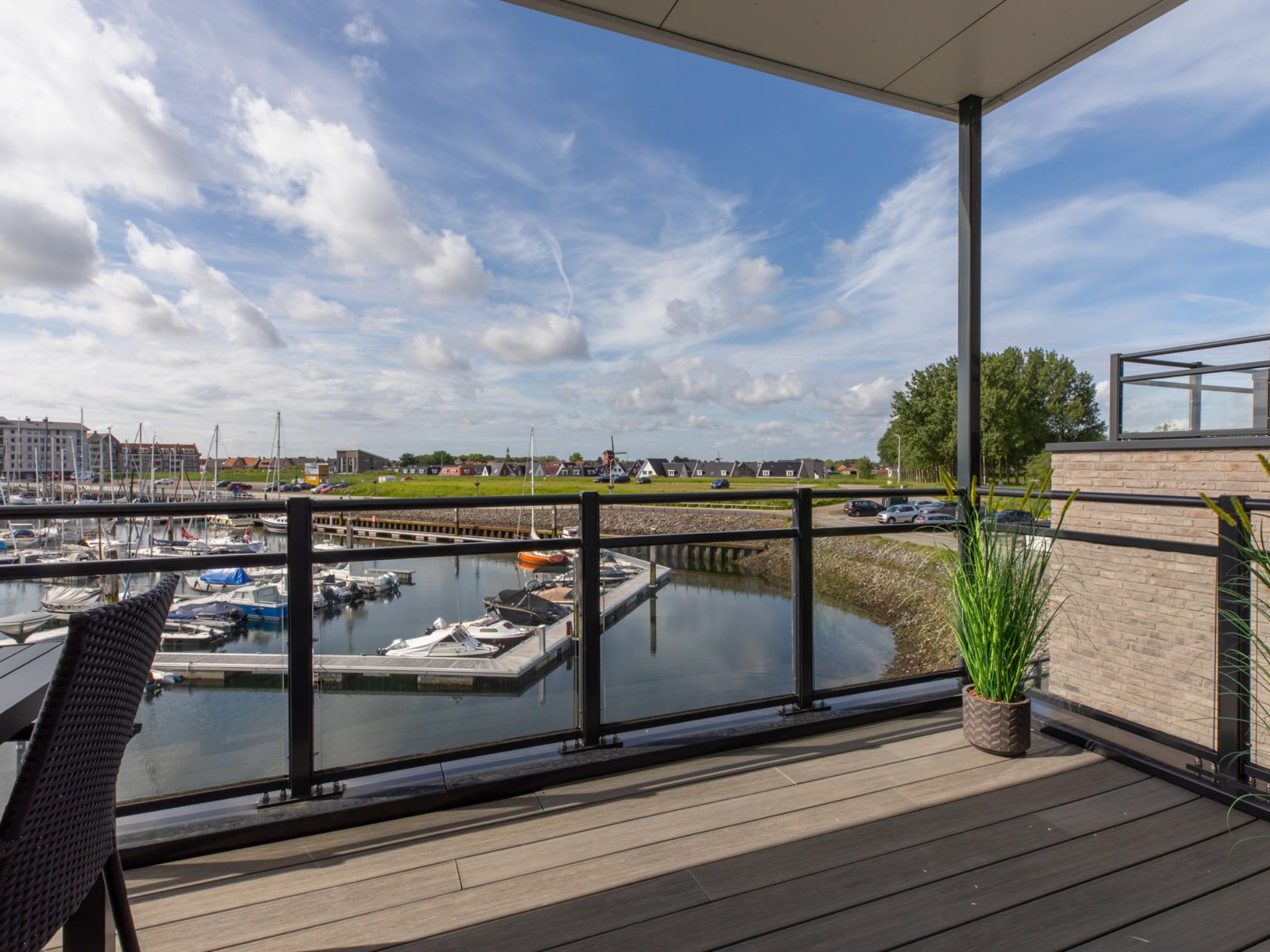 Het uitzicht vanaf Luxe appartement Vista Maris - Havenweg 8-38  Sint-Annaland in Sint-Annaland