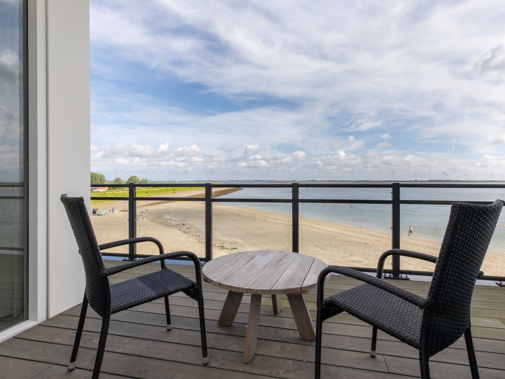 Het terras van Luxe appartement Vista Maris - Havenweg 8-38  Sint-Annaland in Sint-Annaland