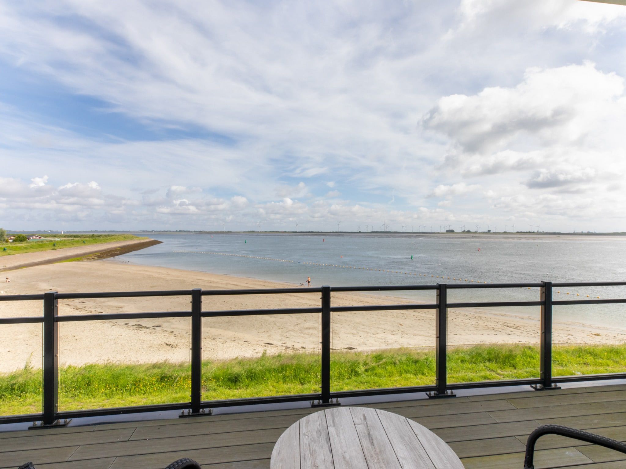 Het terras van Luxe appartement Vista Maris - Havenweg 8-38  Sint-Annaland in Sint-Annaland