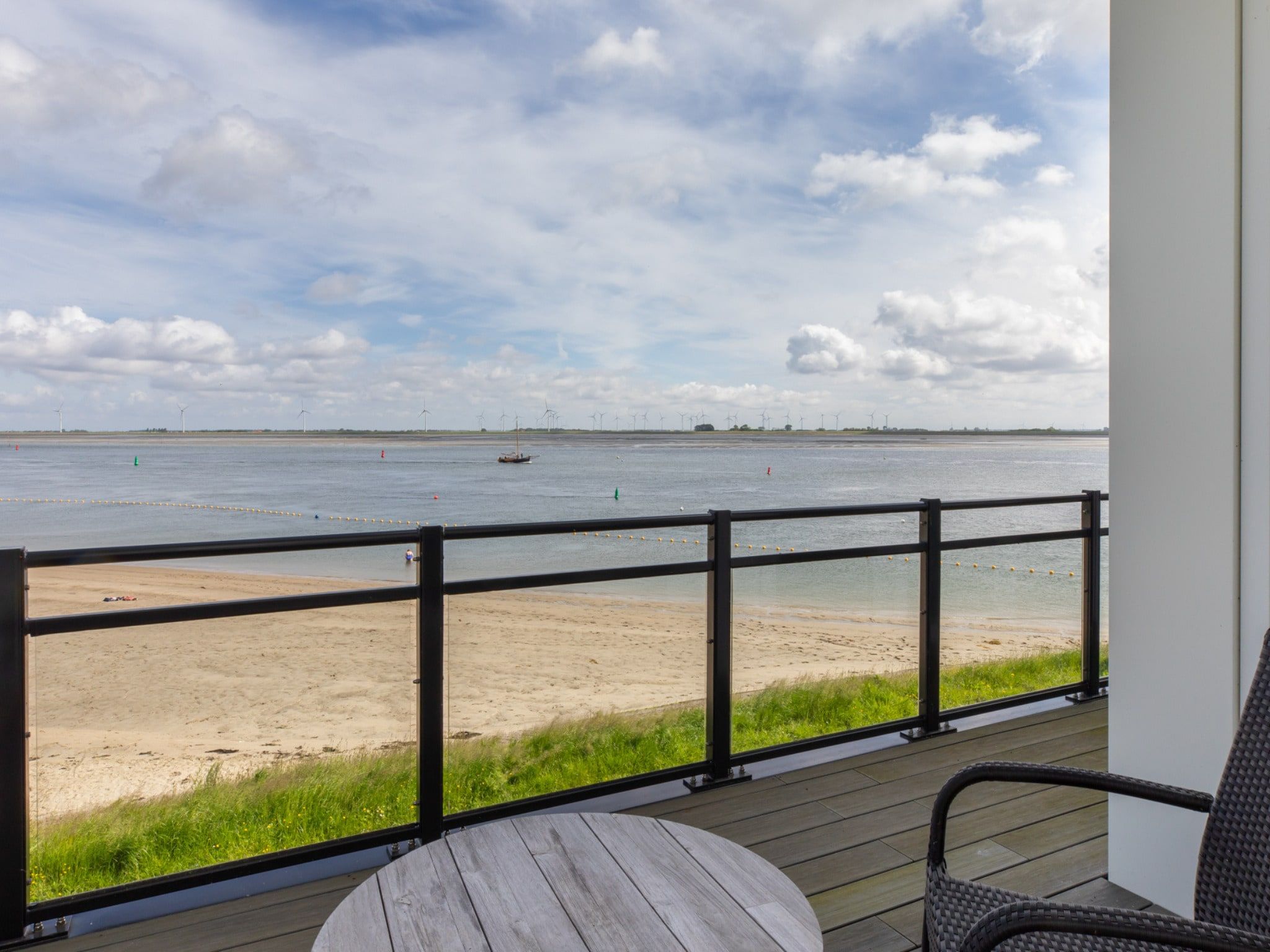 Het terras van Luxe appartement Vista Maris - Havenweg 8-38  Sint-Annaland in Sint-Annaland