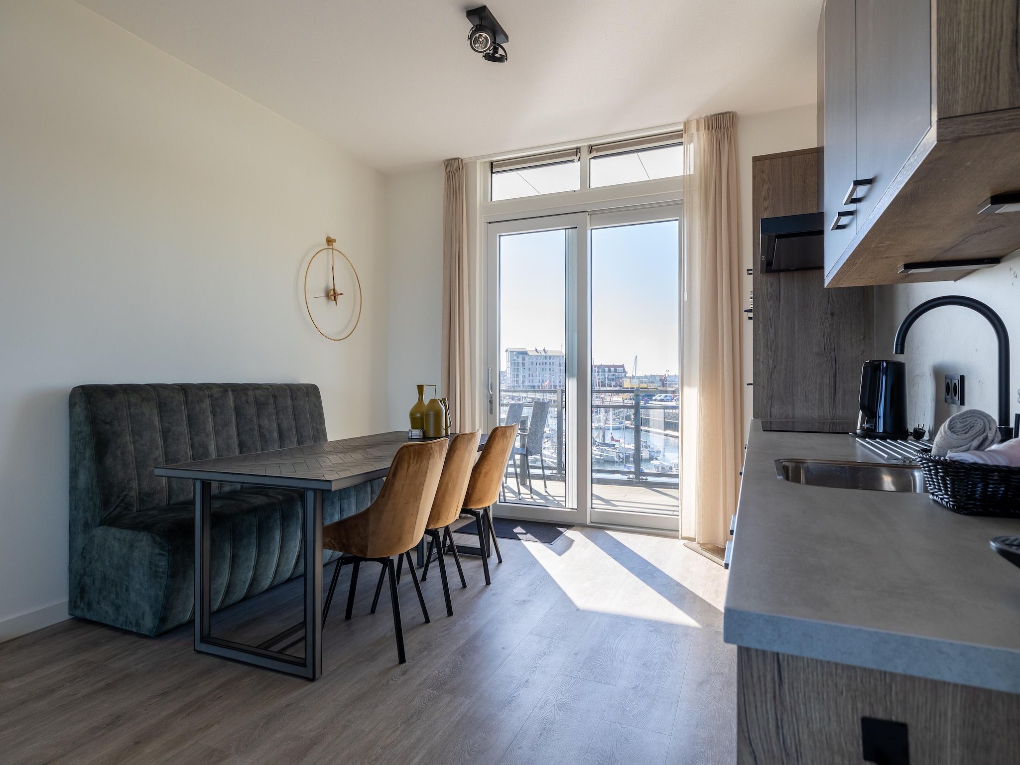 De keuken van Luxe appartement Vista Maris - Havenweg 8-38  Sint-Annaland in Sint-Annaland