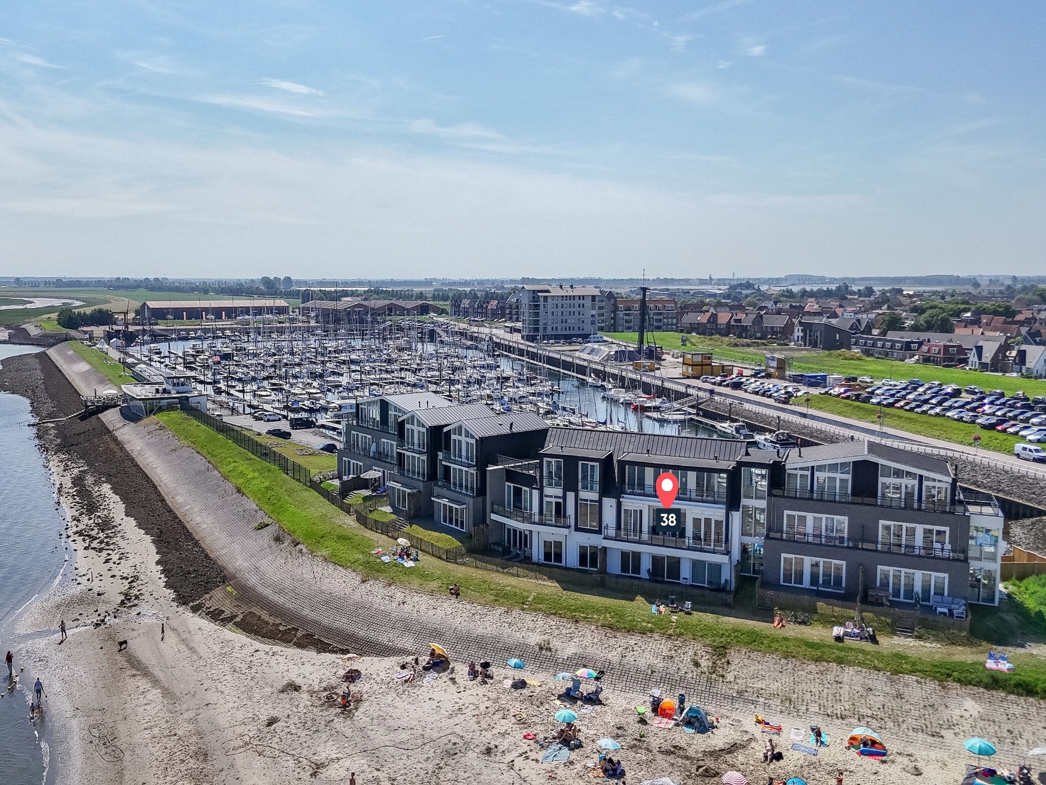 De buitenkant van Luxe appartement Vista Maris - Havenweg 8-38  Sint-Annaland in Sint-Annaland