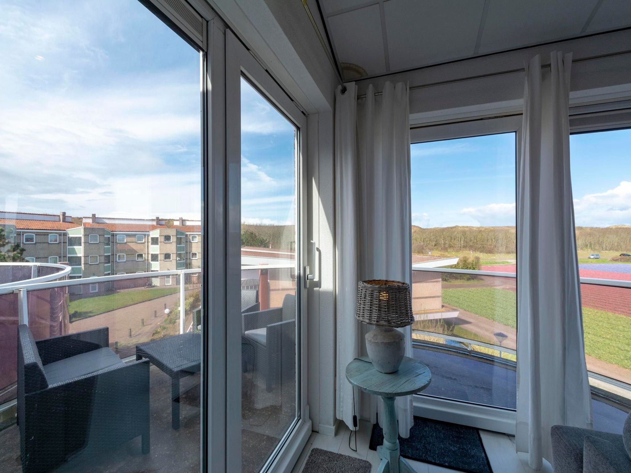 Het terras van Résidence Juliana 54 in Julianadorp aan Zee