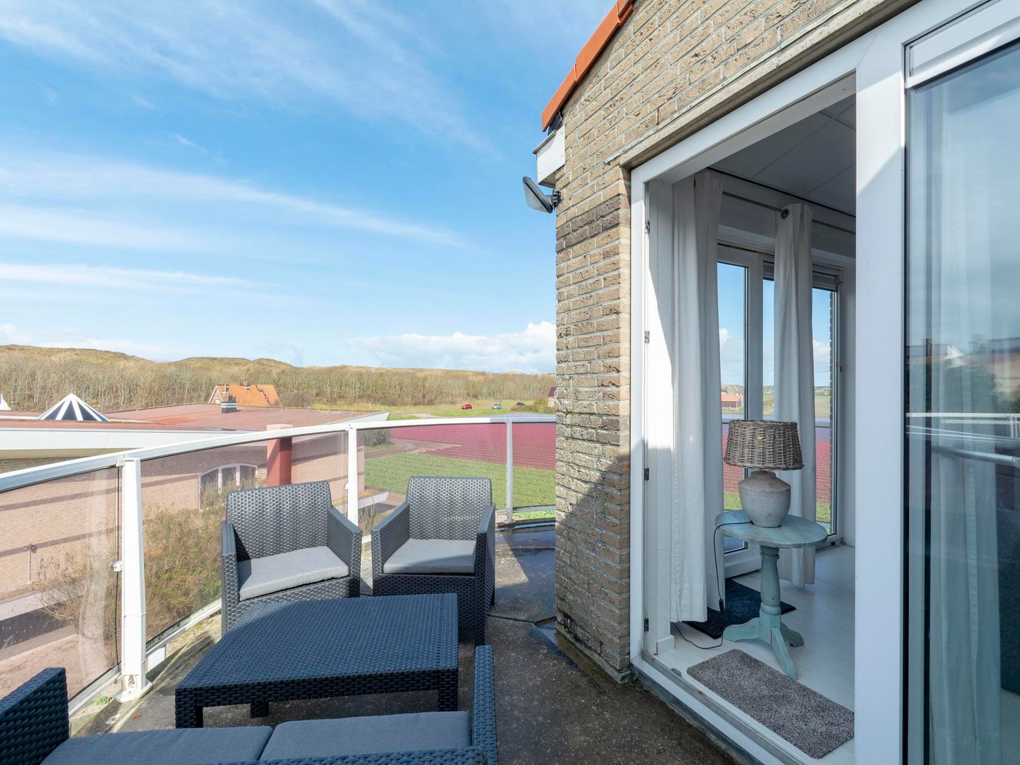 Het terras van Résidence Juliana 54 in Julianadorp aan Zee