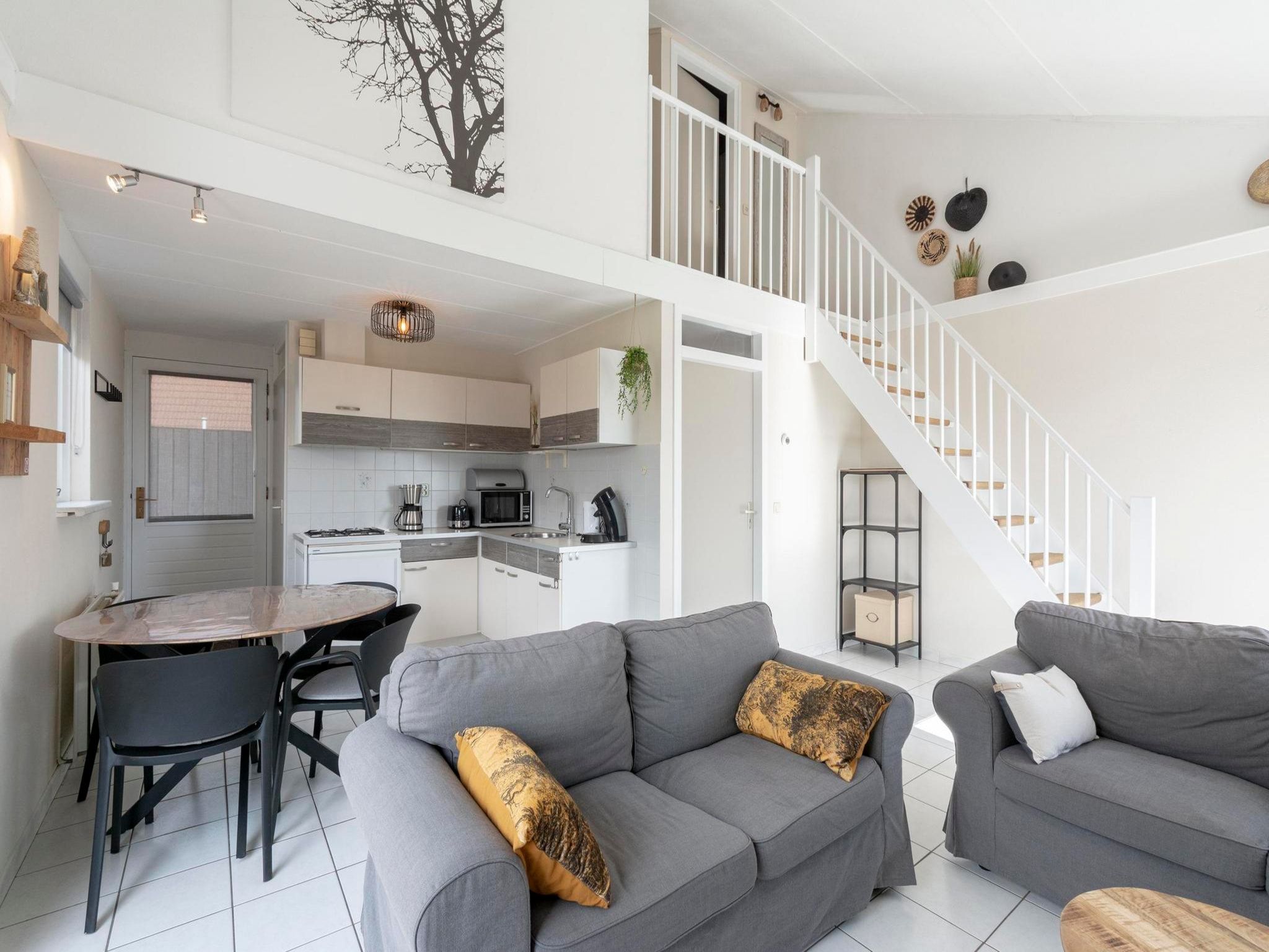 De woonkamer van Yperhof 58 in Julianadorp aan Zee