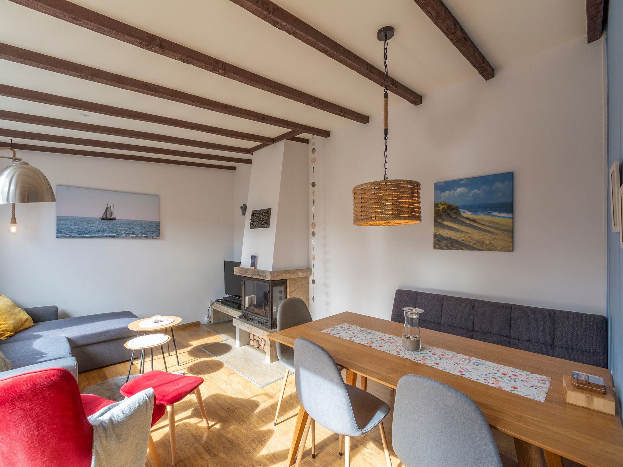 De eetkamer van Duinland 135 in Sint Maartenszee