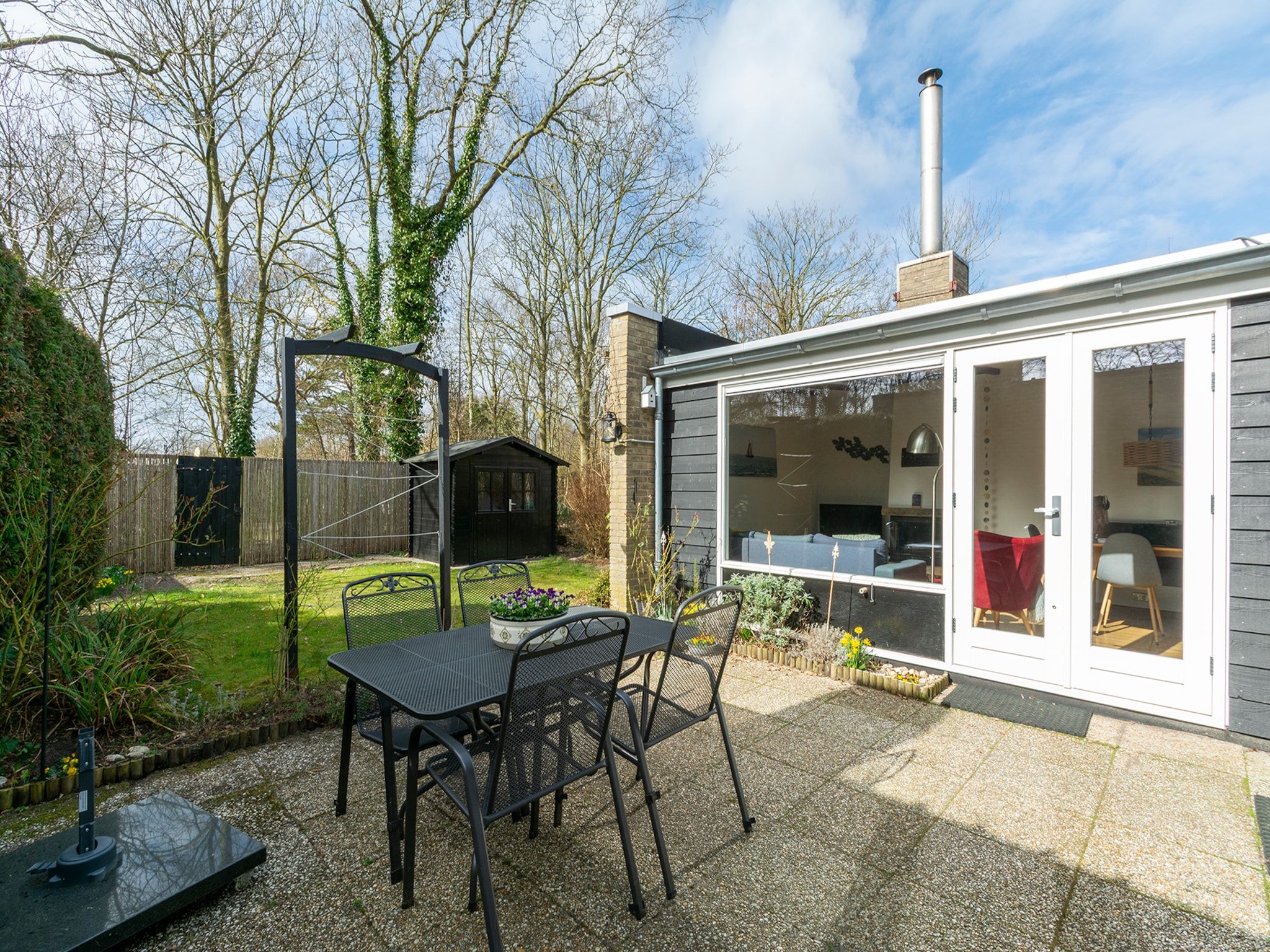 Het terras van Duinland 135 in Sint Maartenszee