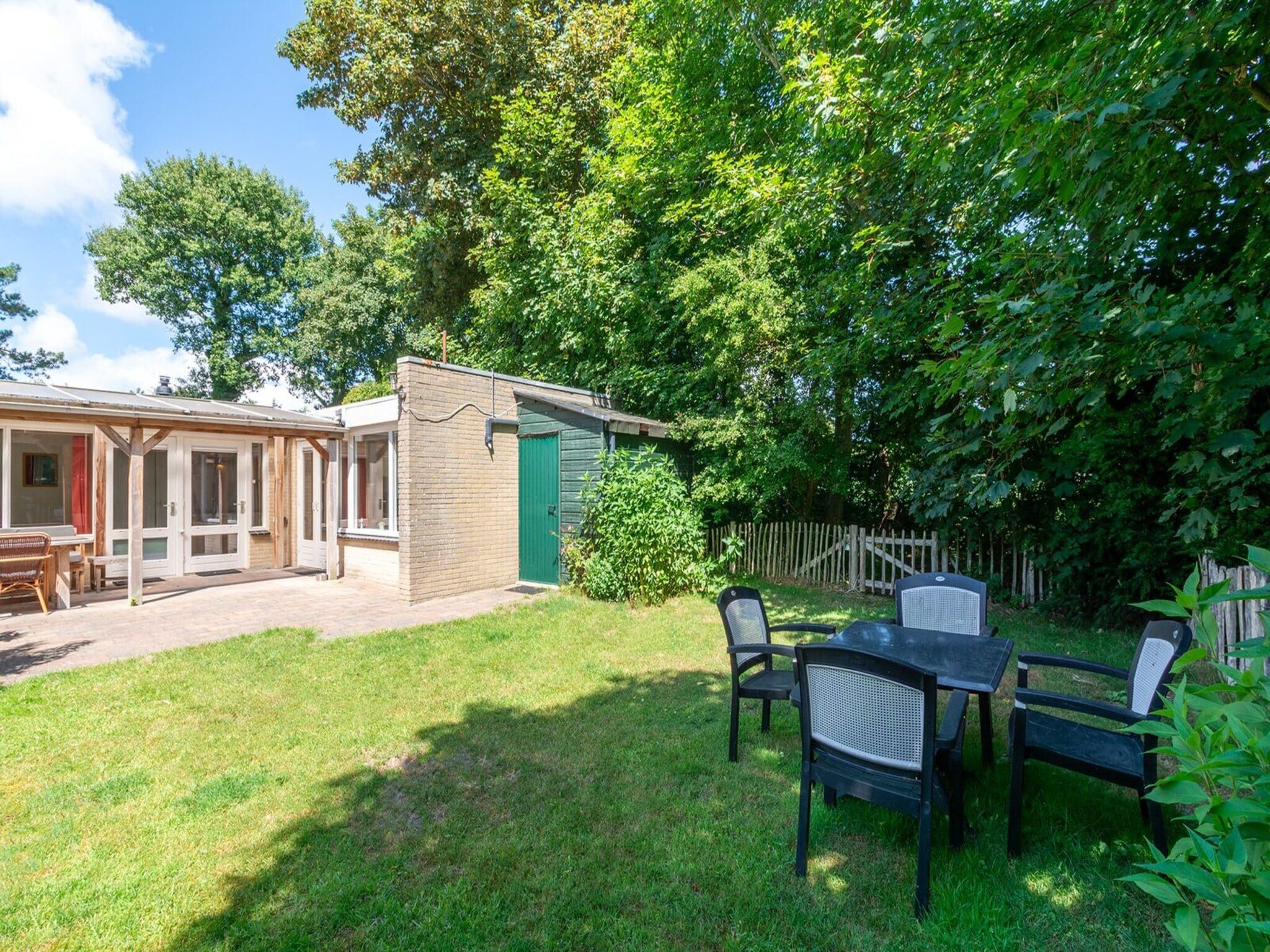 De tuin van Duinland 186 in Sint Maartenszee
