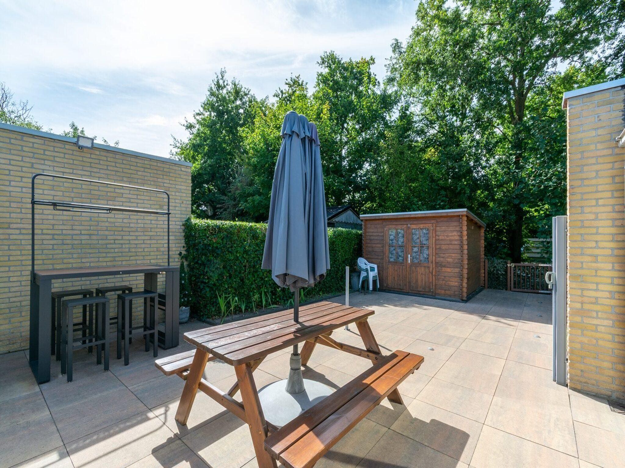 Het terras van Duinland 115 in Sint Maartenszee