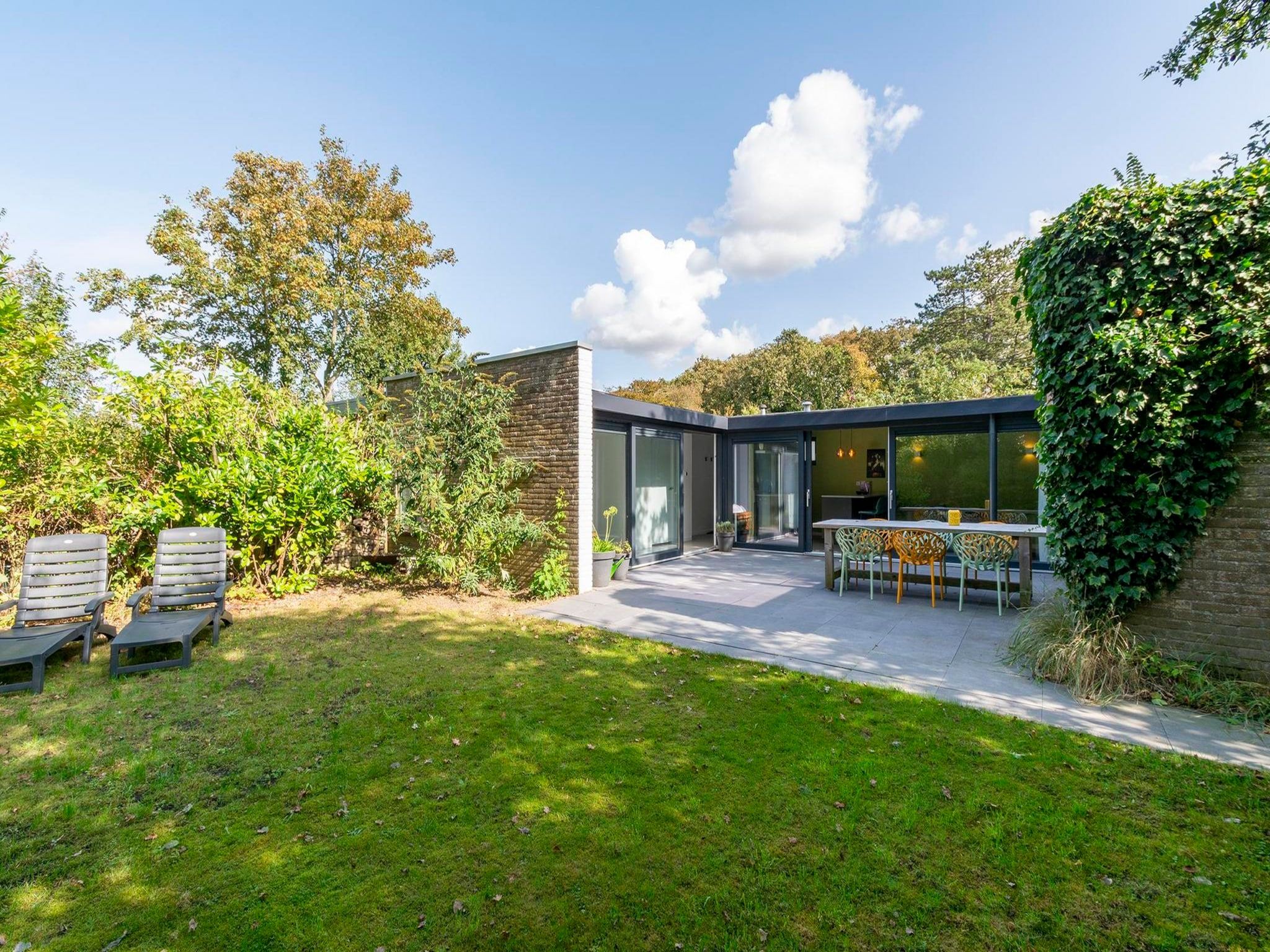 De tuin van Duinland 121 in Sint Maartenszee