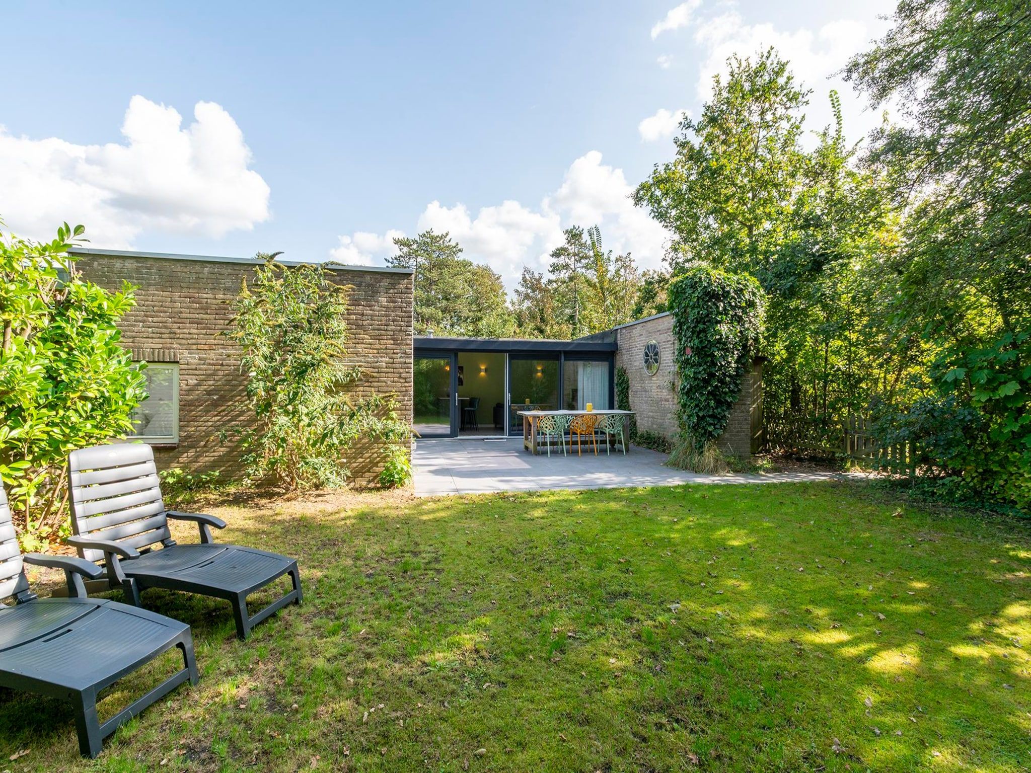De tuin van Duinland 121 in Sint Maartenszee