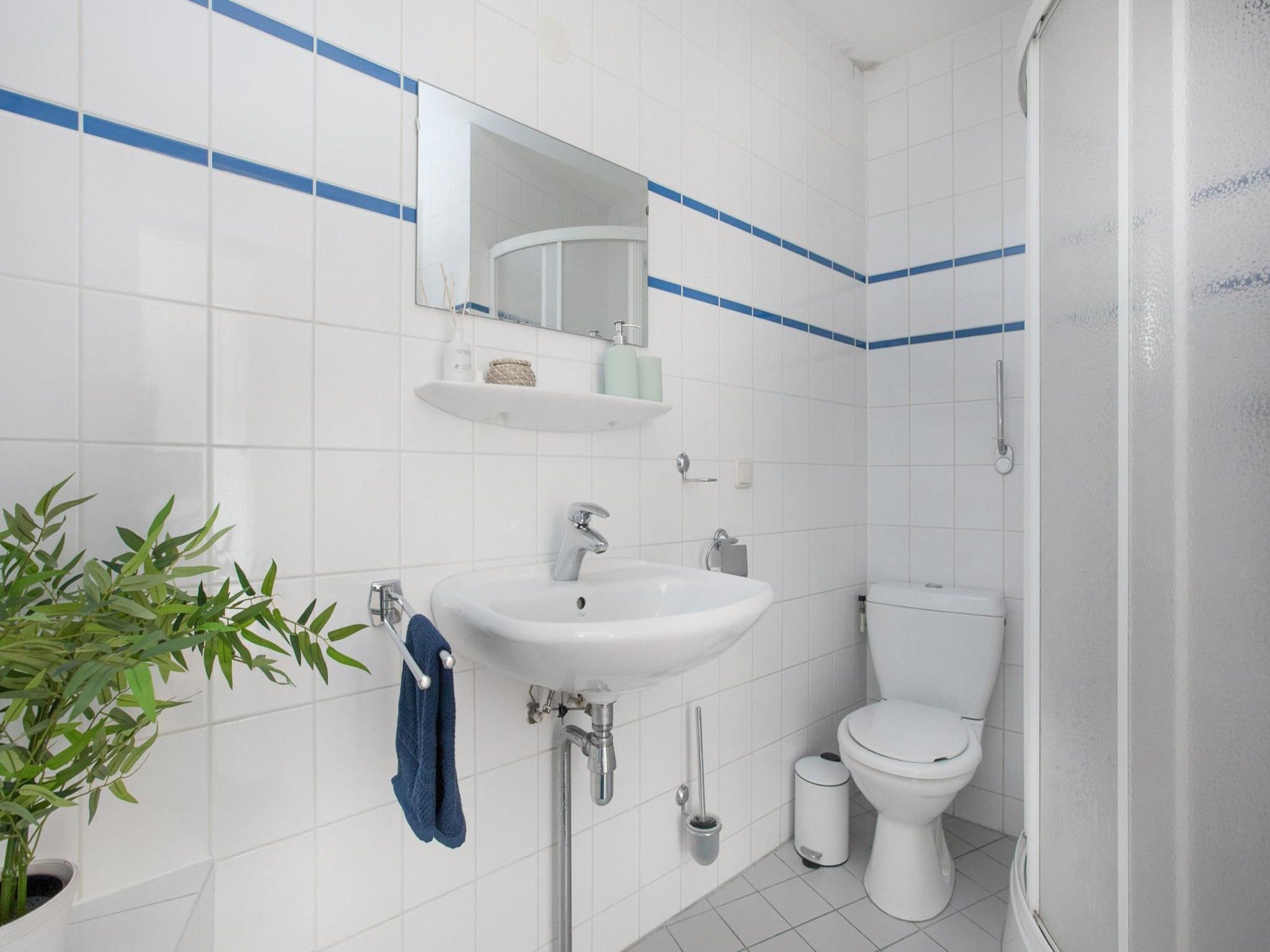 De badkamer van Résidence Juliana 40 in Julianadorp aan Zee