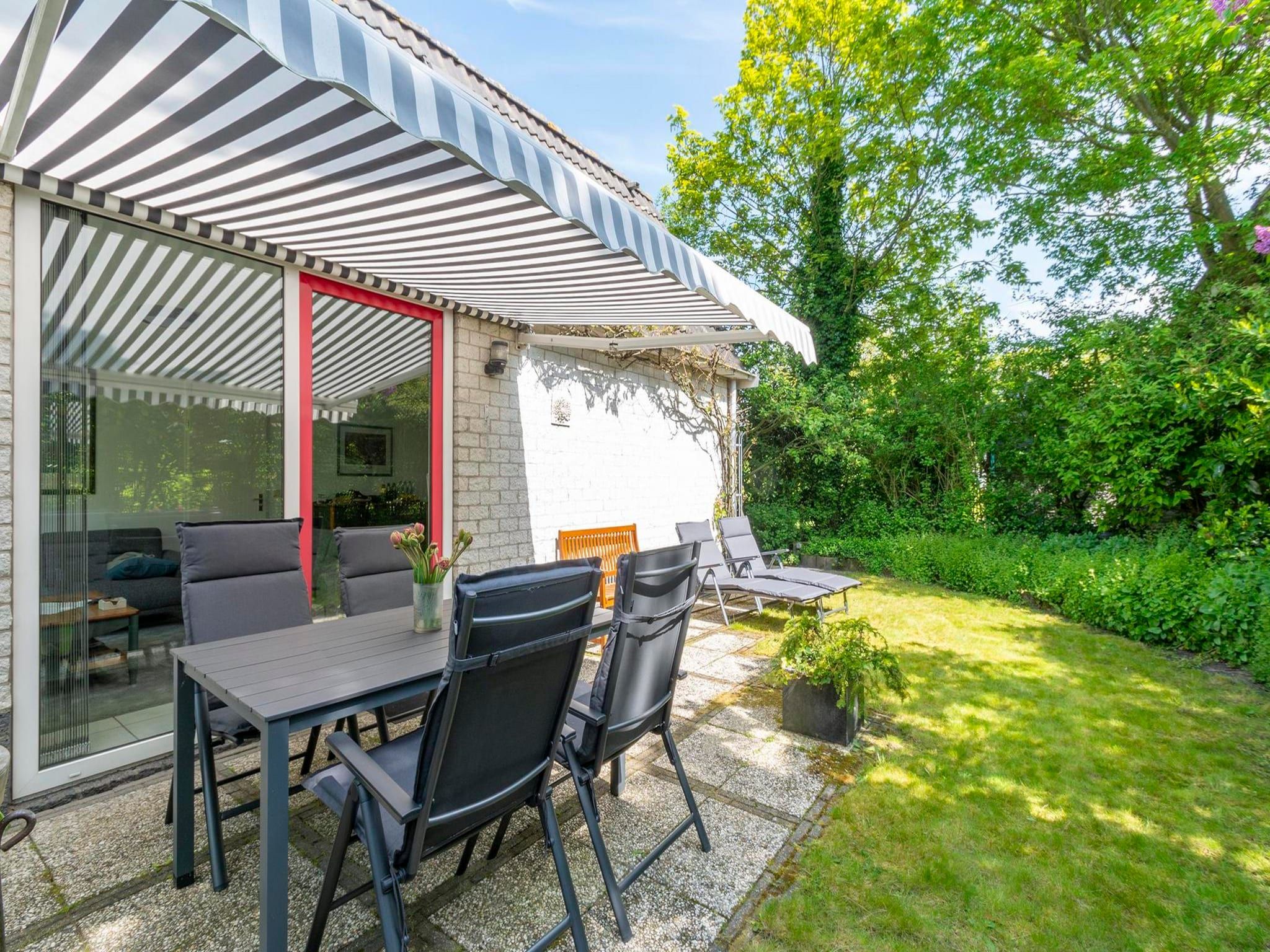 Het terras van Campanula 39 in Sint Maartenszee