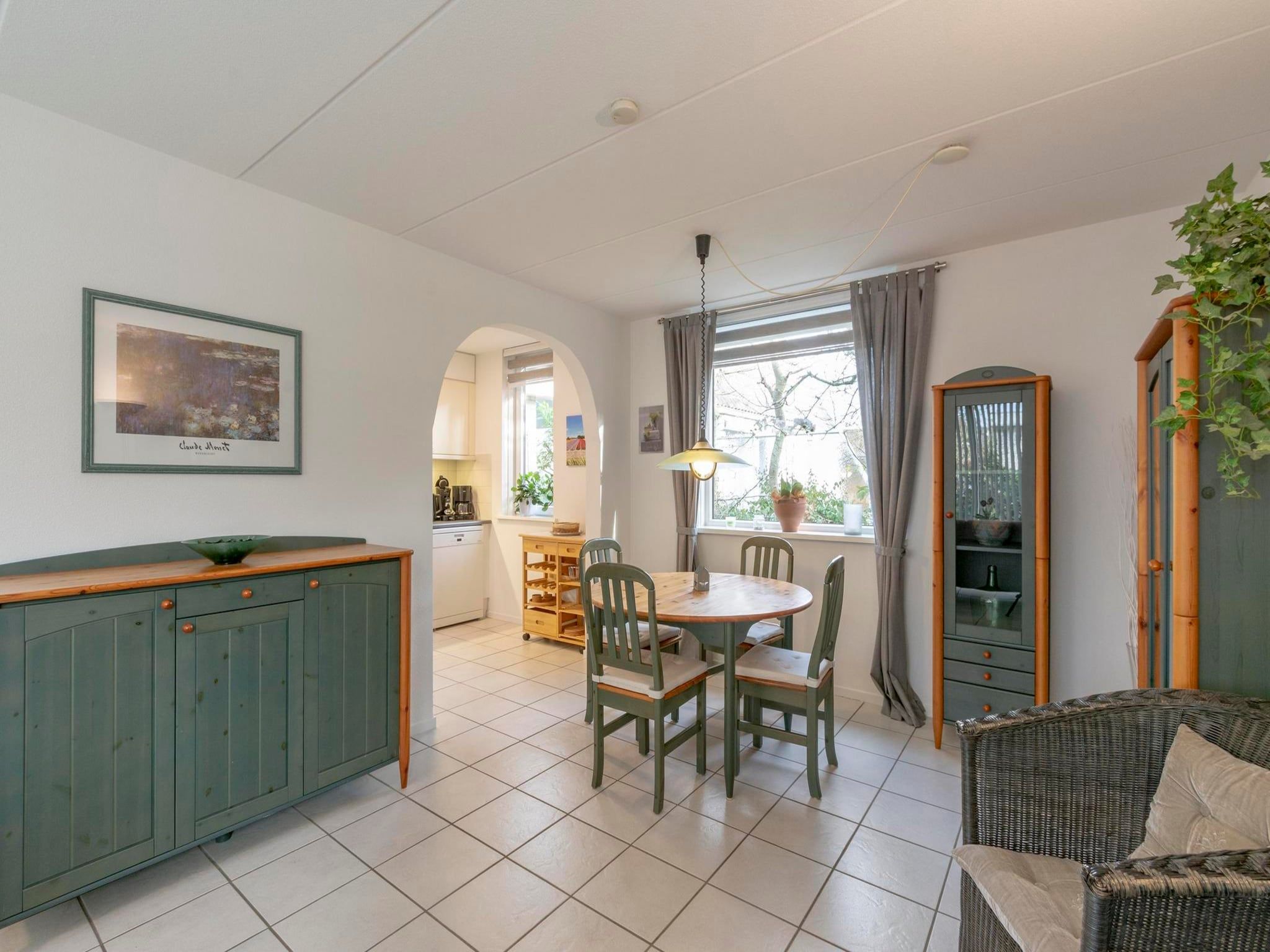 De eetkamer van Campanula 39 in Sint Maartenszee