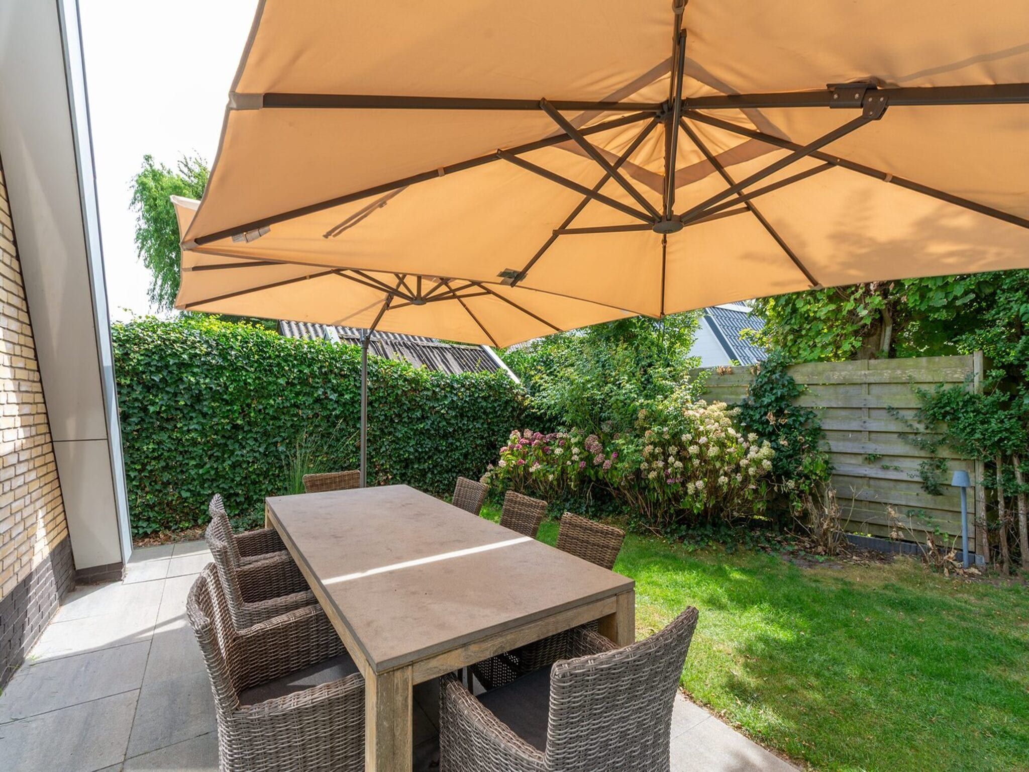 Het terras van Sandepark 171 in Callantsoog